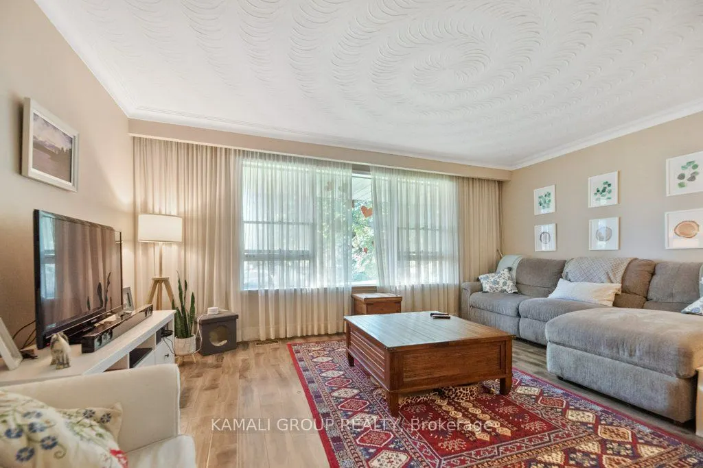 10 Regency Square