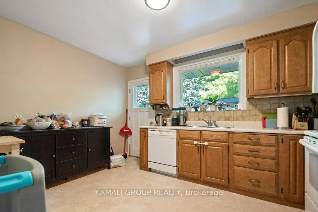 10 Regency Square