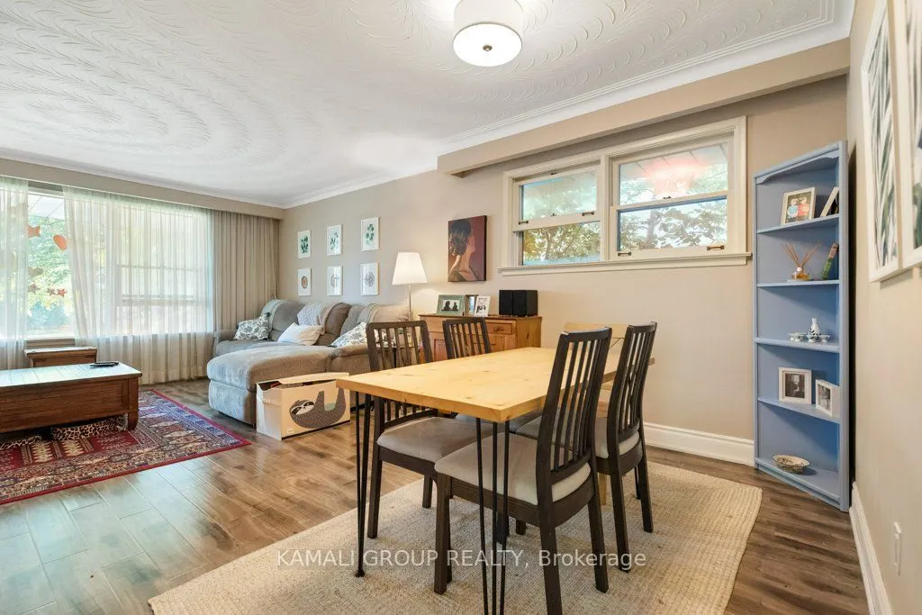 10 Regency Square