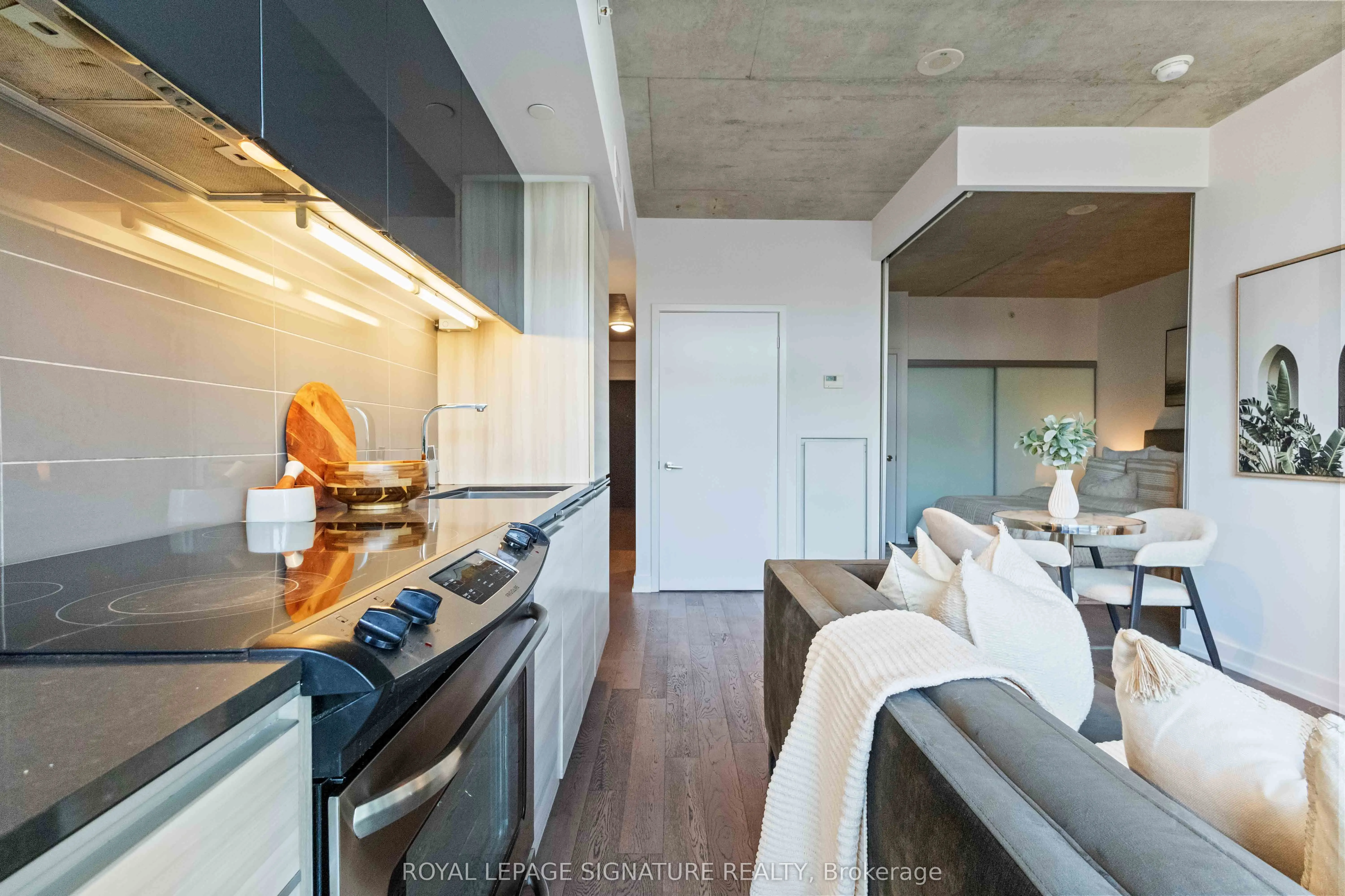 1190 Dundas Street E, #406