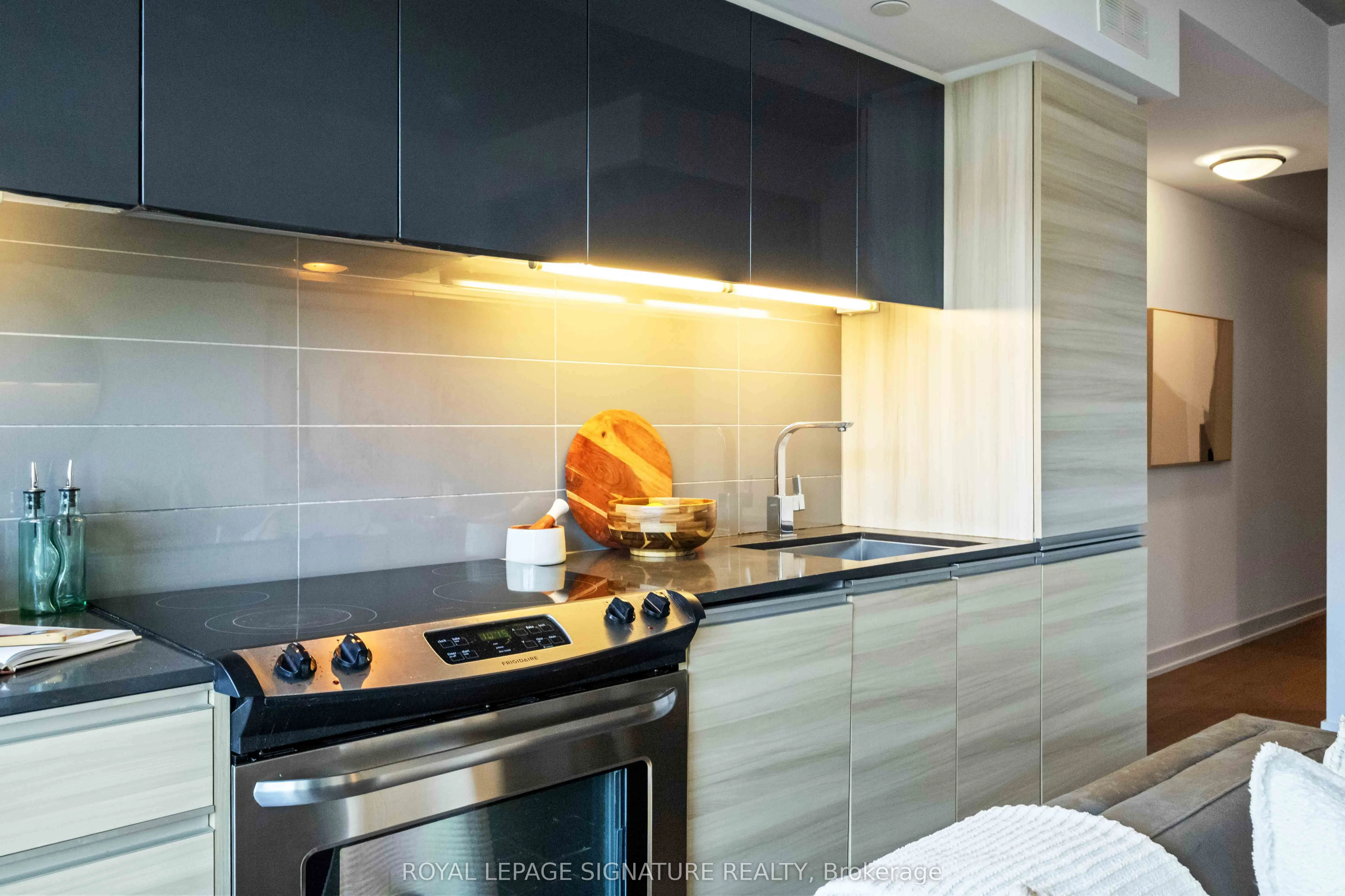 1190 Dundas Street E, #406