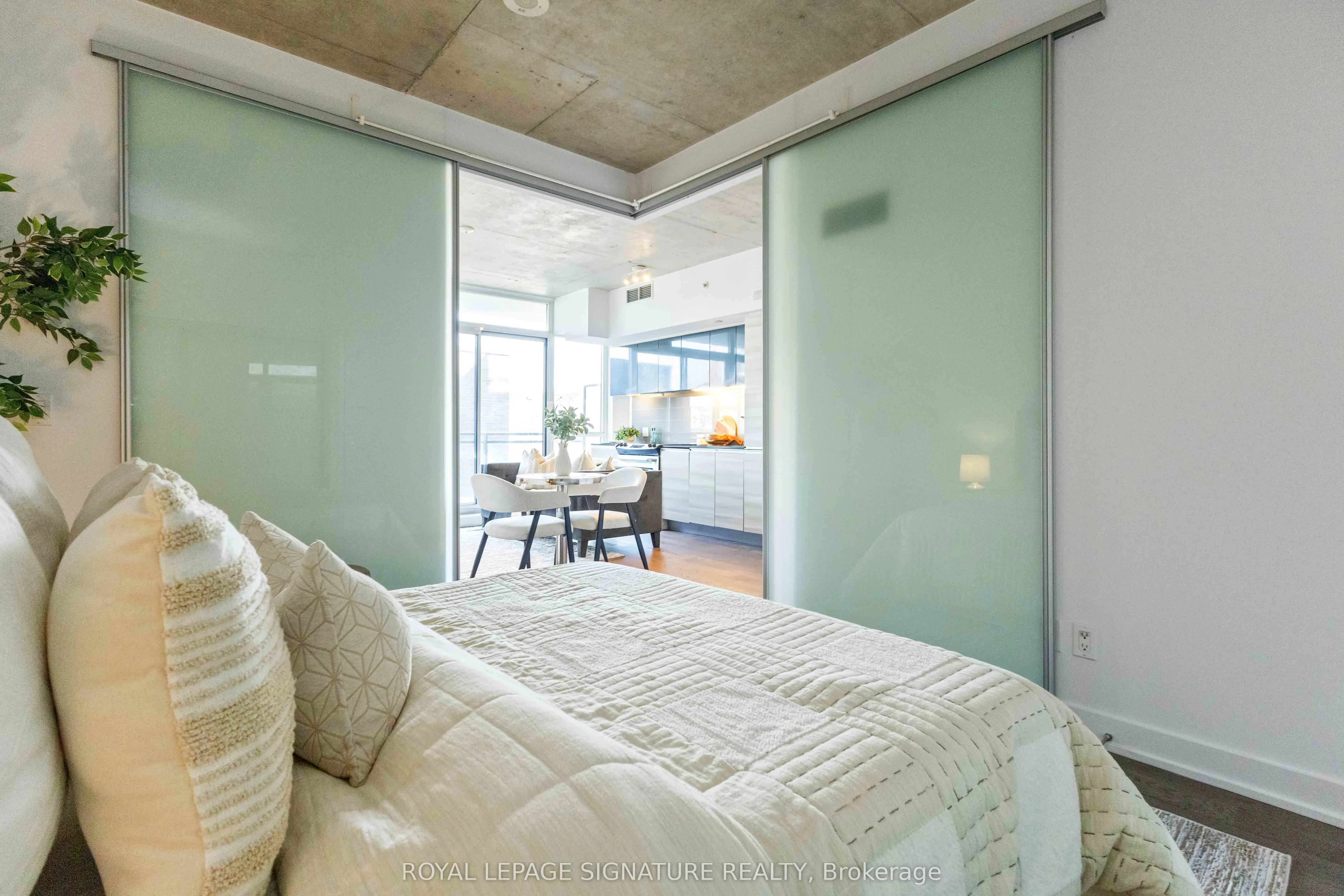 1190 Dundas Street E, #406