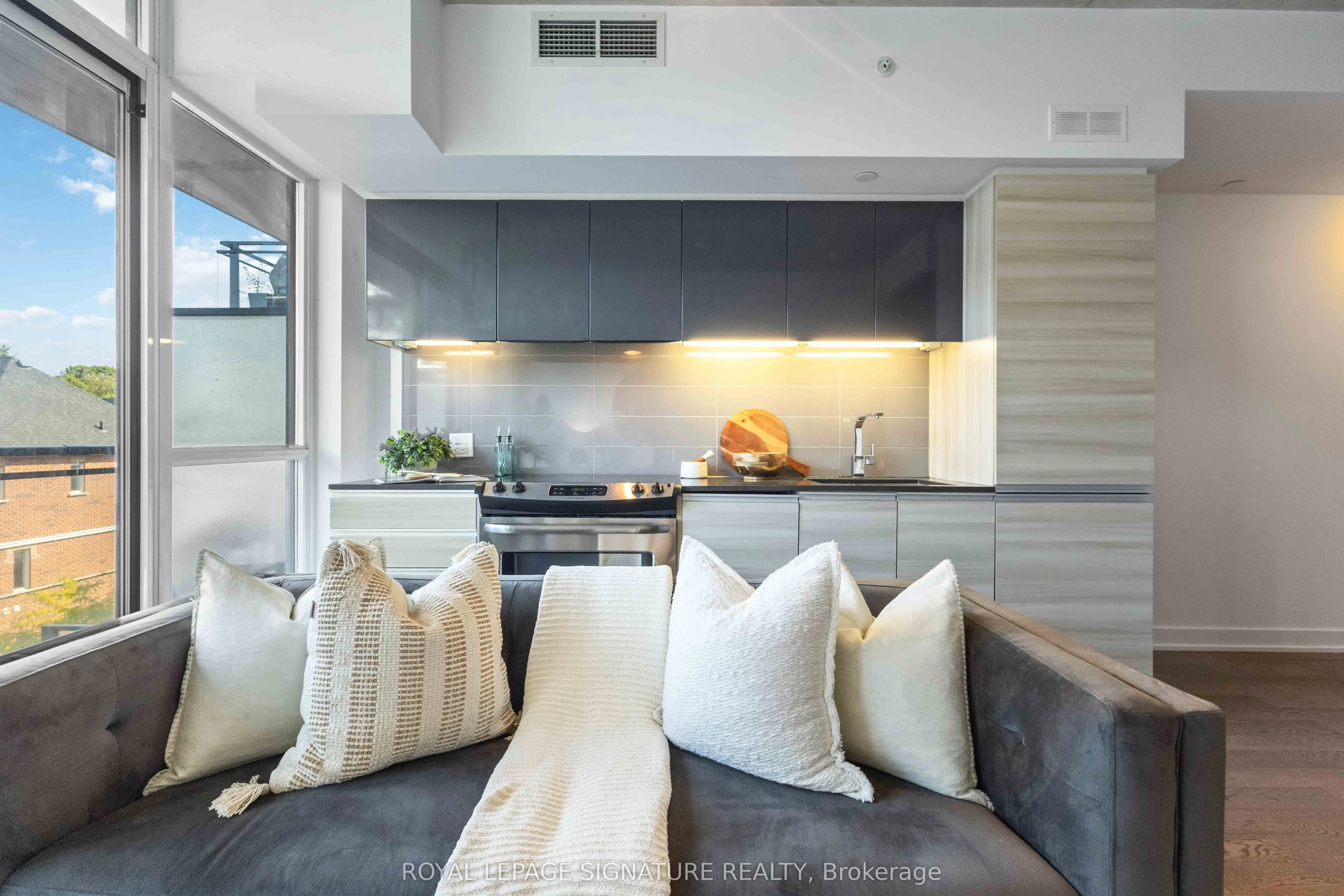 1190 Dundas Street E, #406
