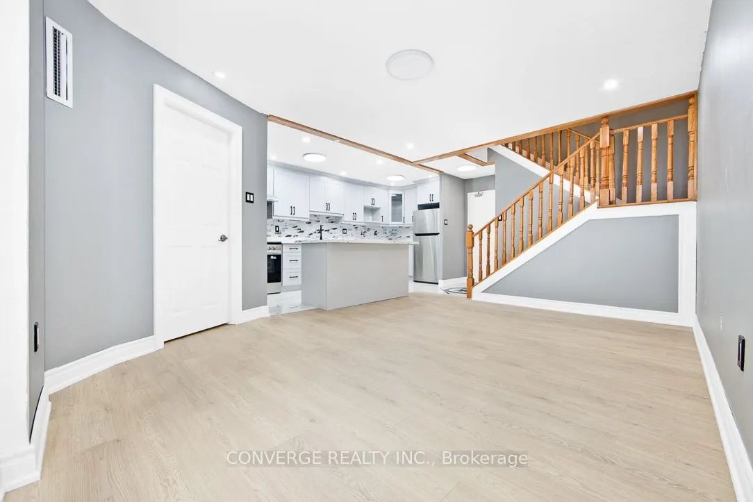 4062 Lawrence Avenue E, #406