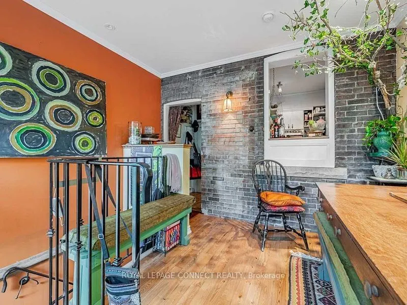 1107 Queen Street E