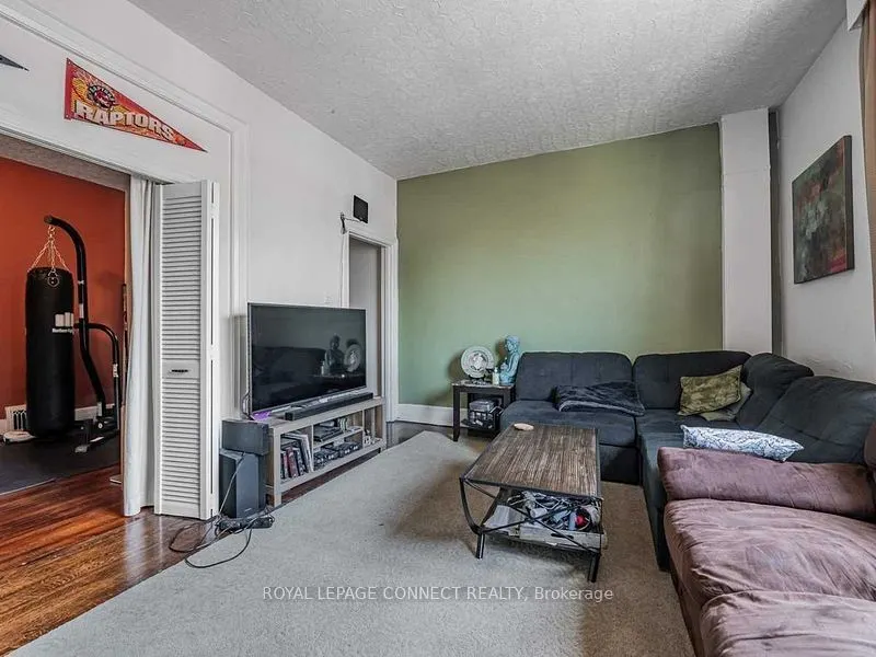 1107 Queen Street E
