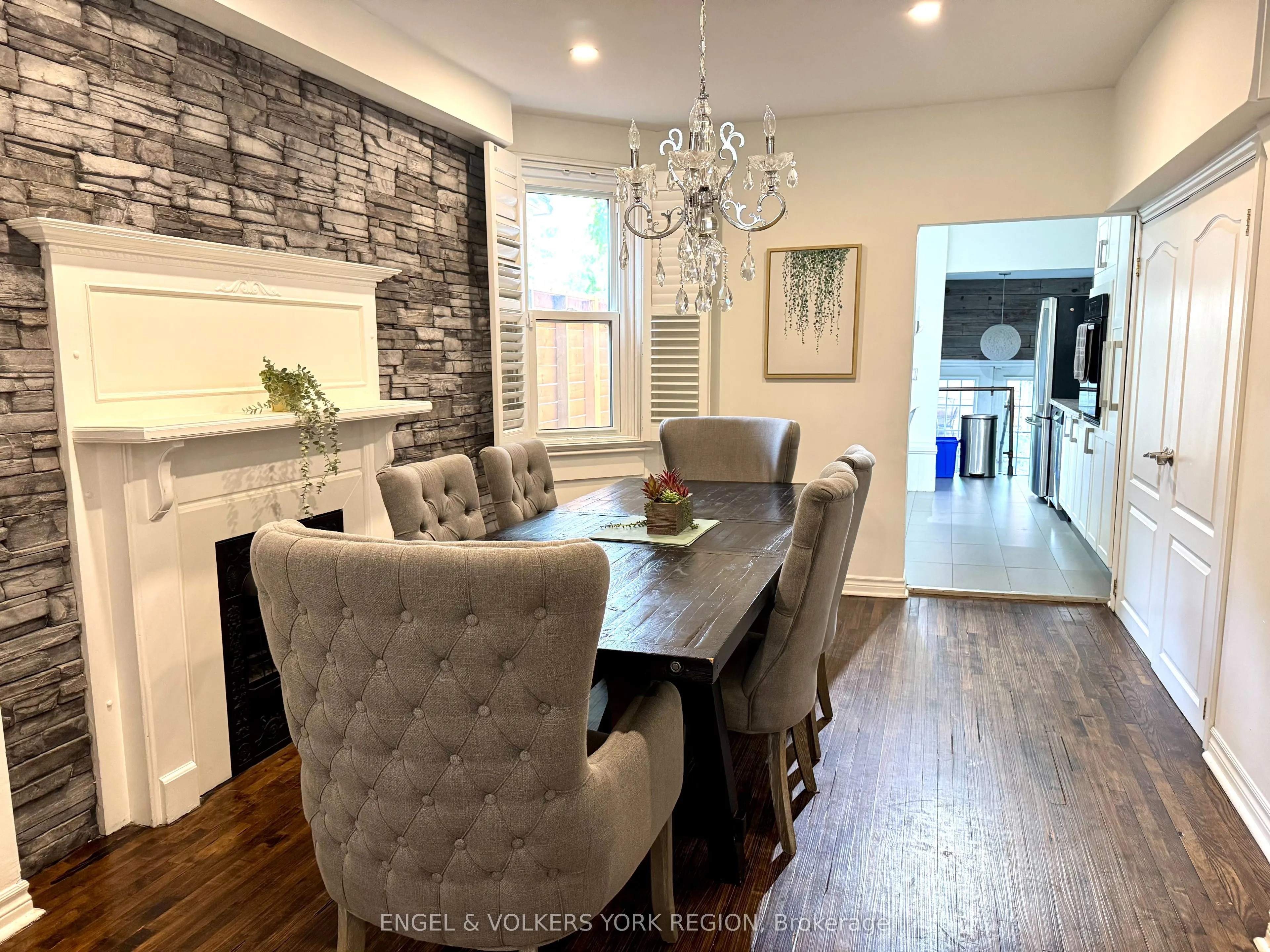 44 Rhodes Avenue E, #Main & 2nd