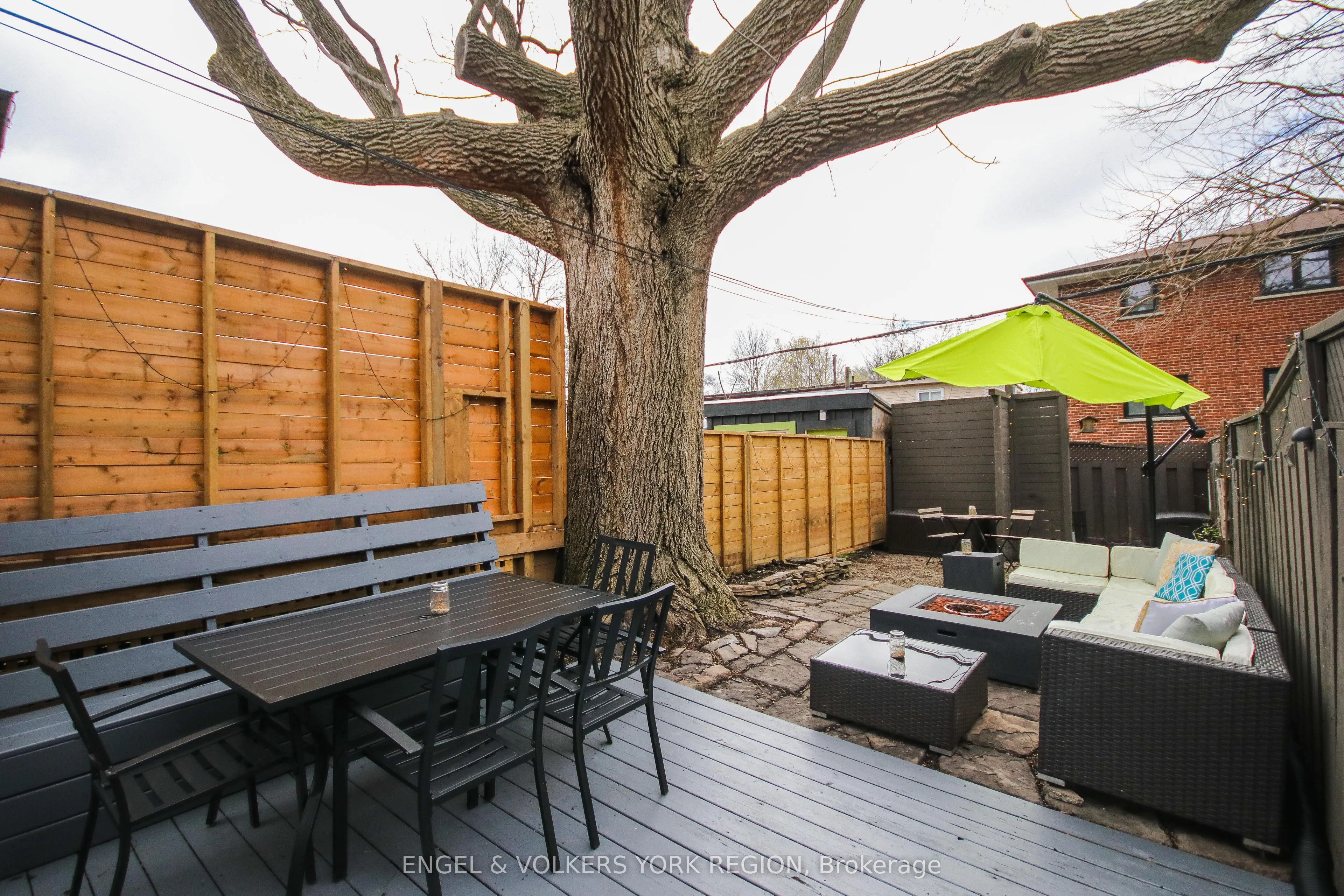 44 Rhodes Avenue E, #Main & 2nd
