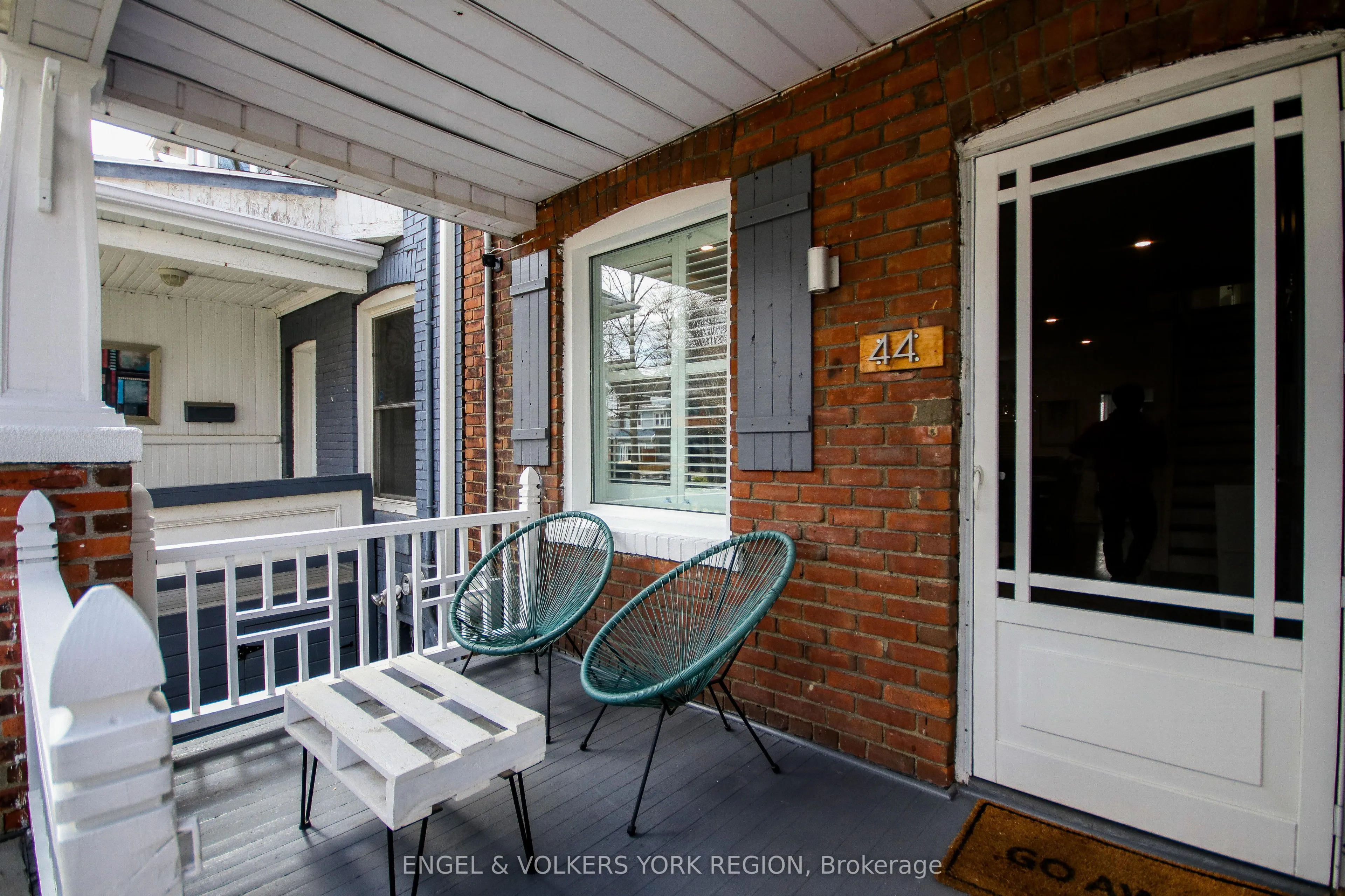 44 Rhodes Avenue E, #Main & 2nd