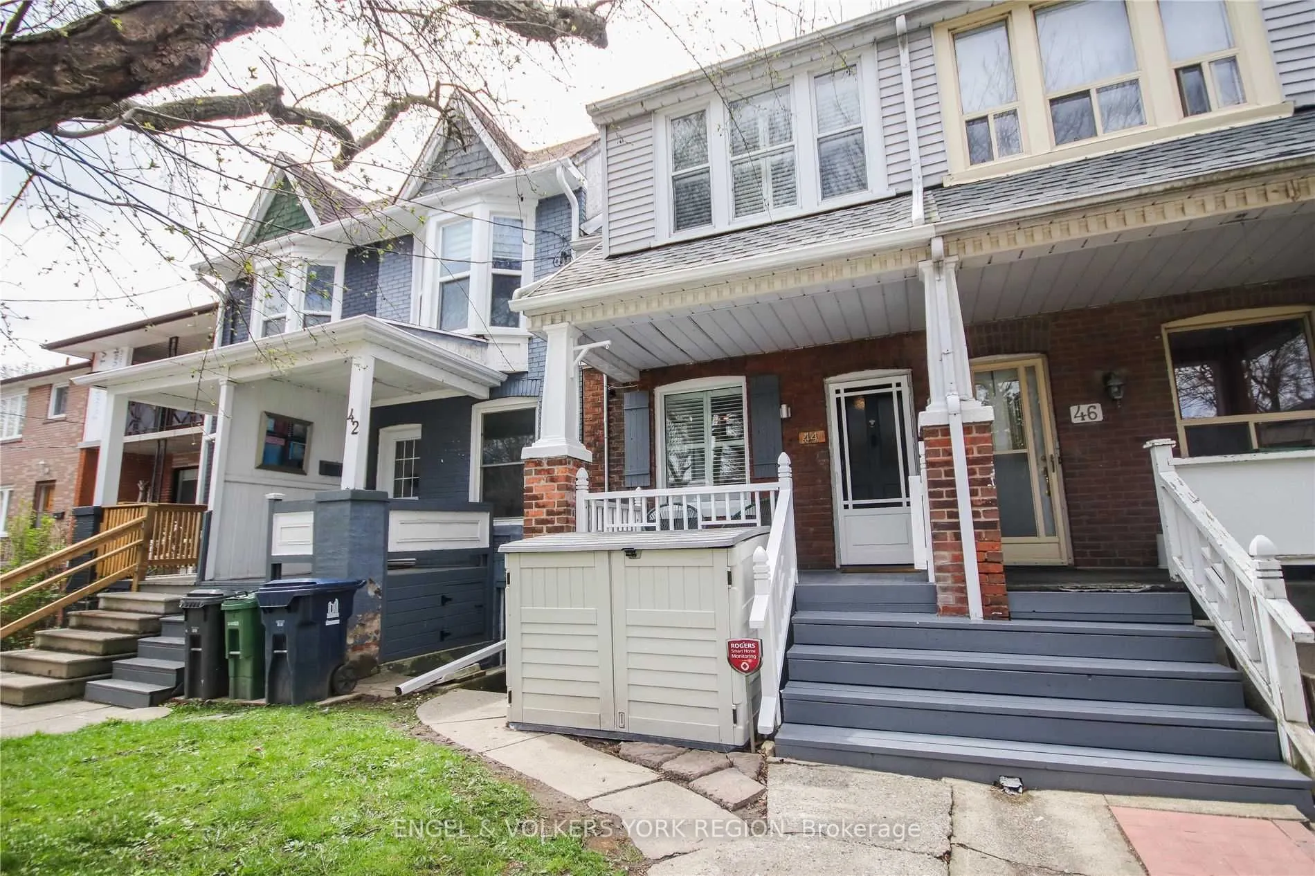 44 Rhodes Avenue E, #Main & 2nd