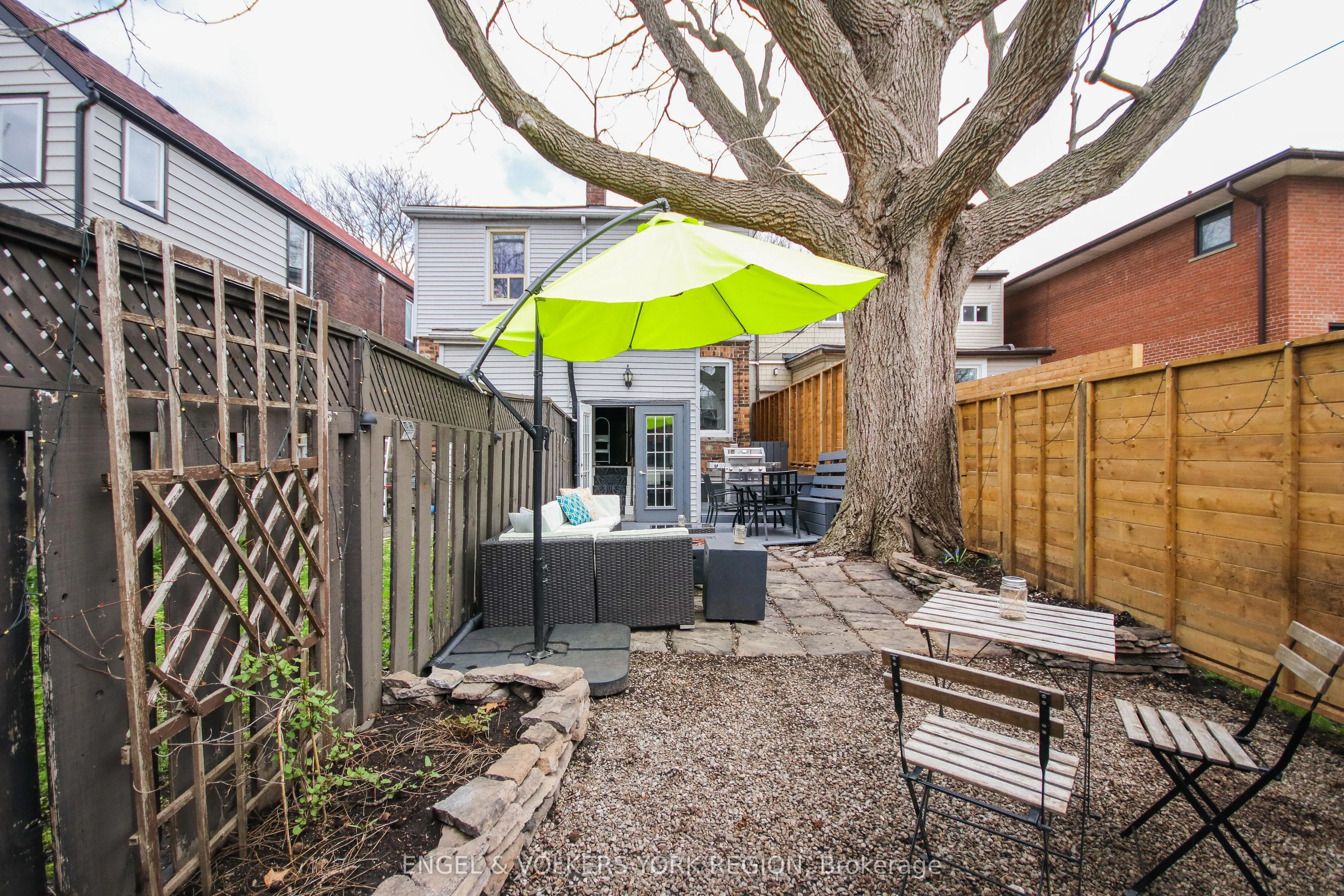 44 Rhodes Avenue E, #Main & 2nd