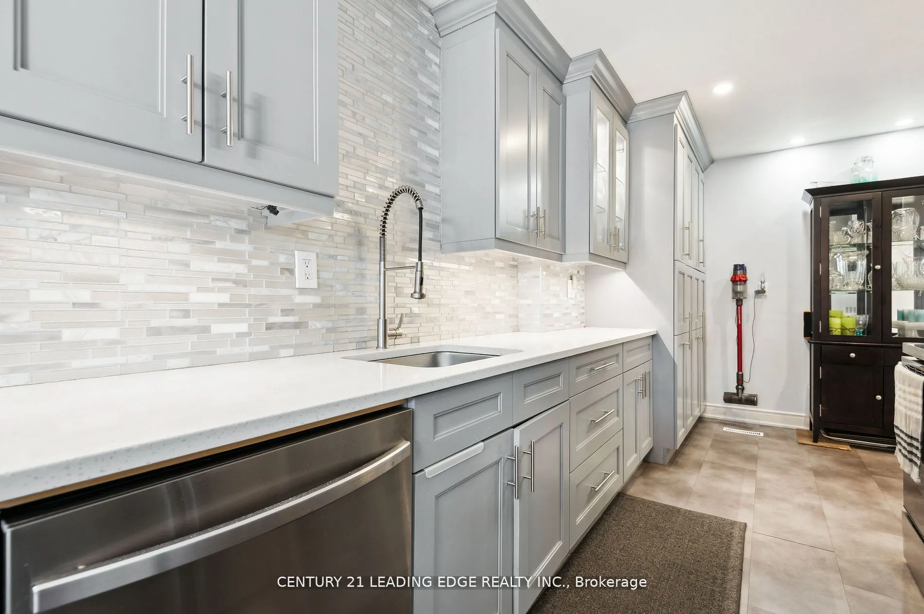 4662 Kingston Road, #150