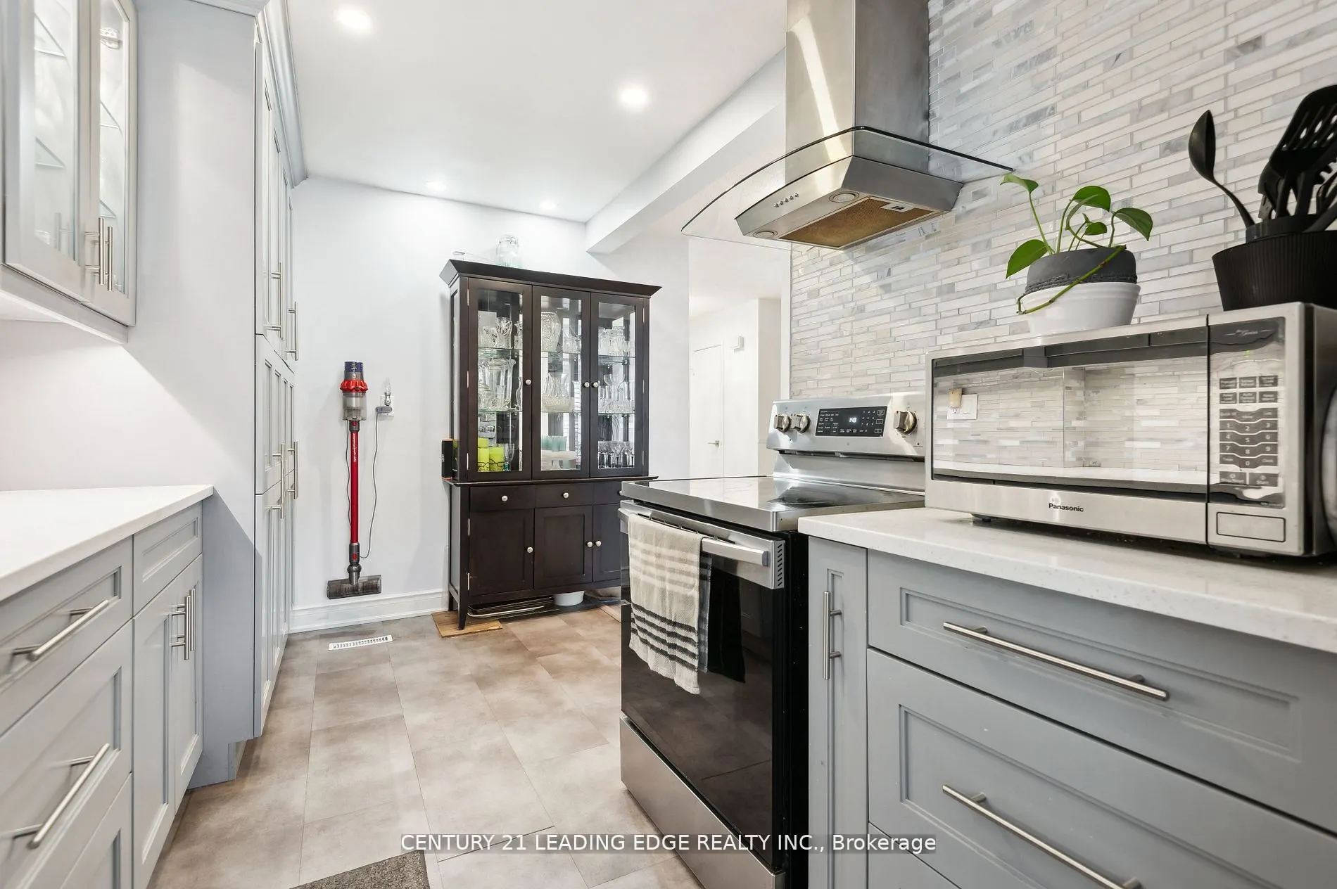 4662 Kingston Road, #150