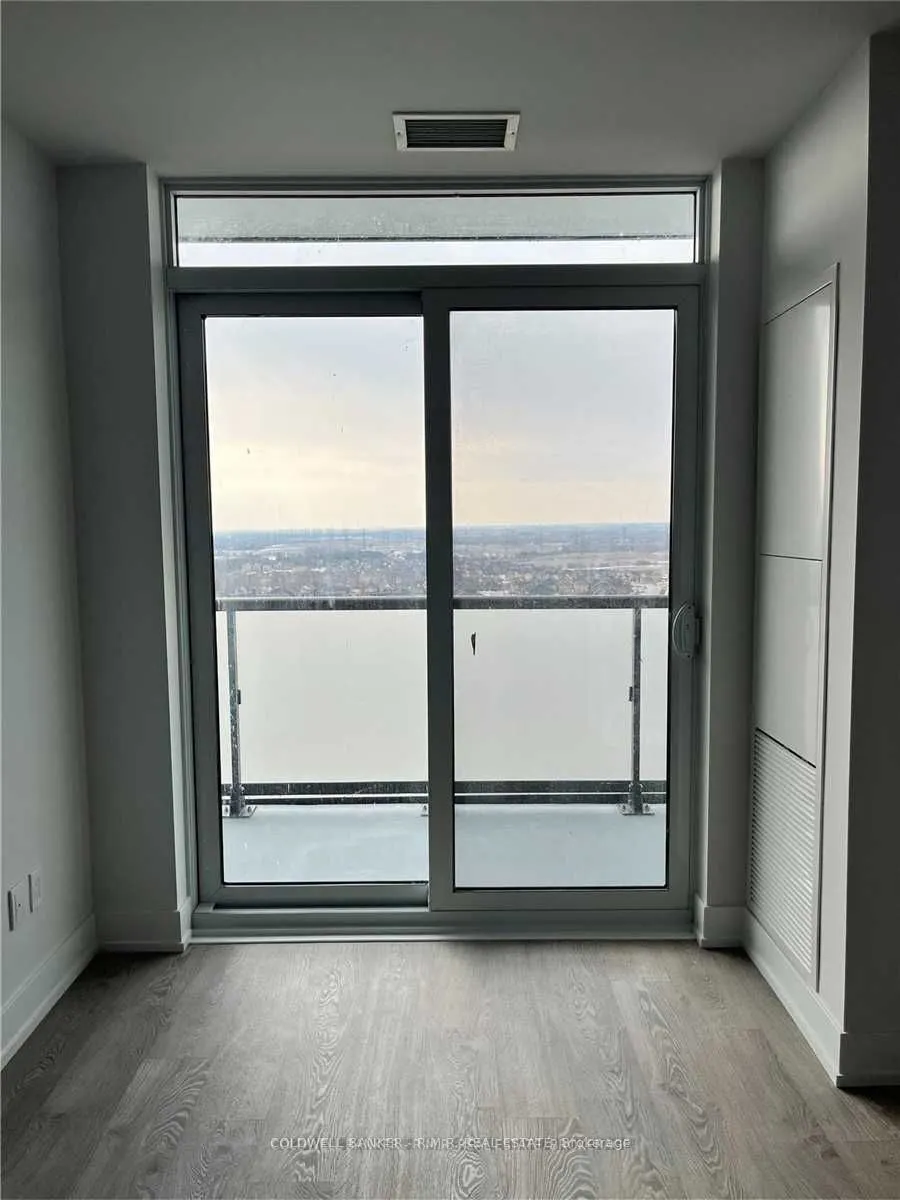 2550 Simcoe Street N, #1704