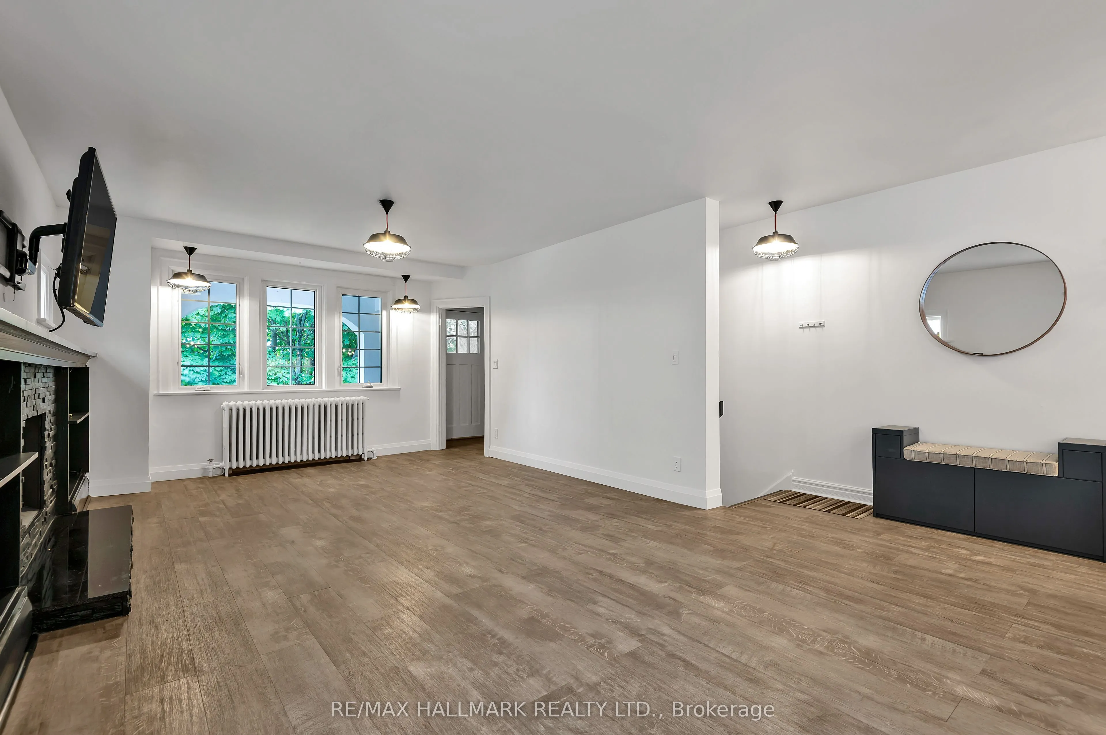 28 Wineva Avenue, #upper