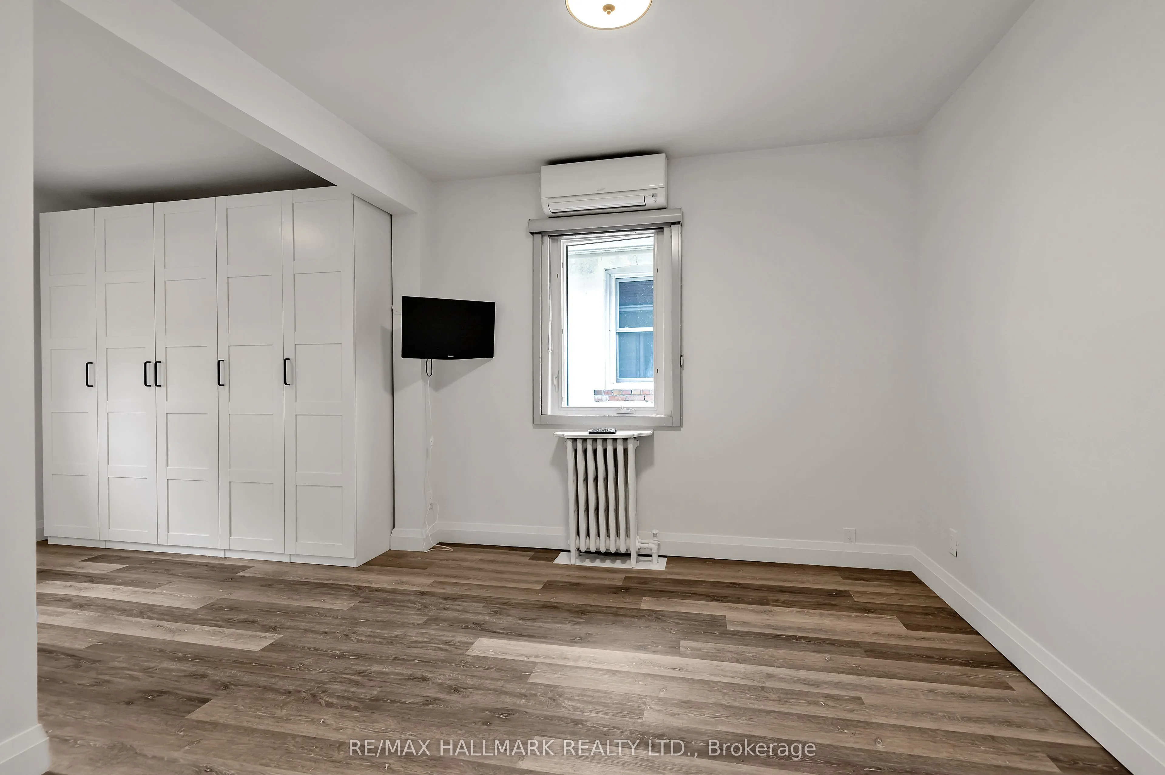 28 Wineva Avenue, #upper