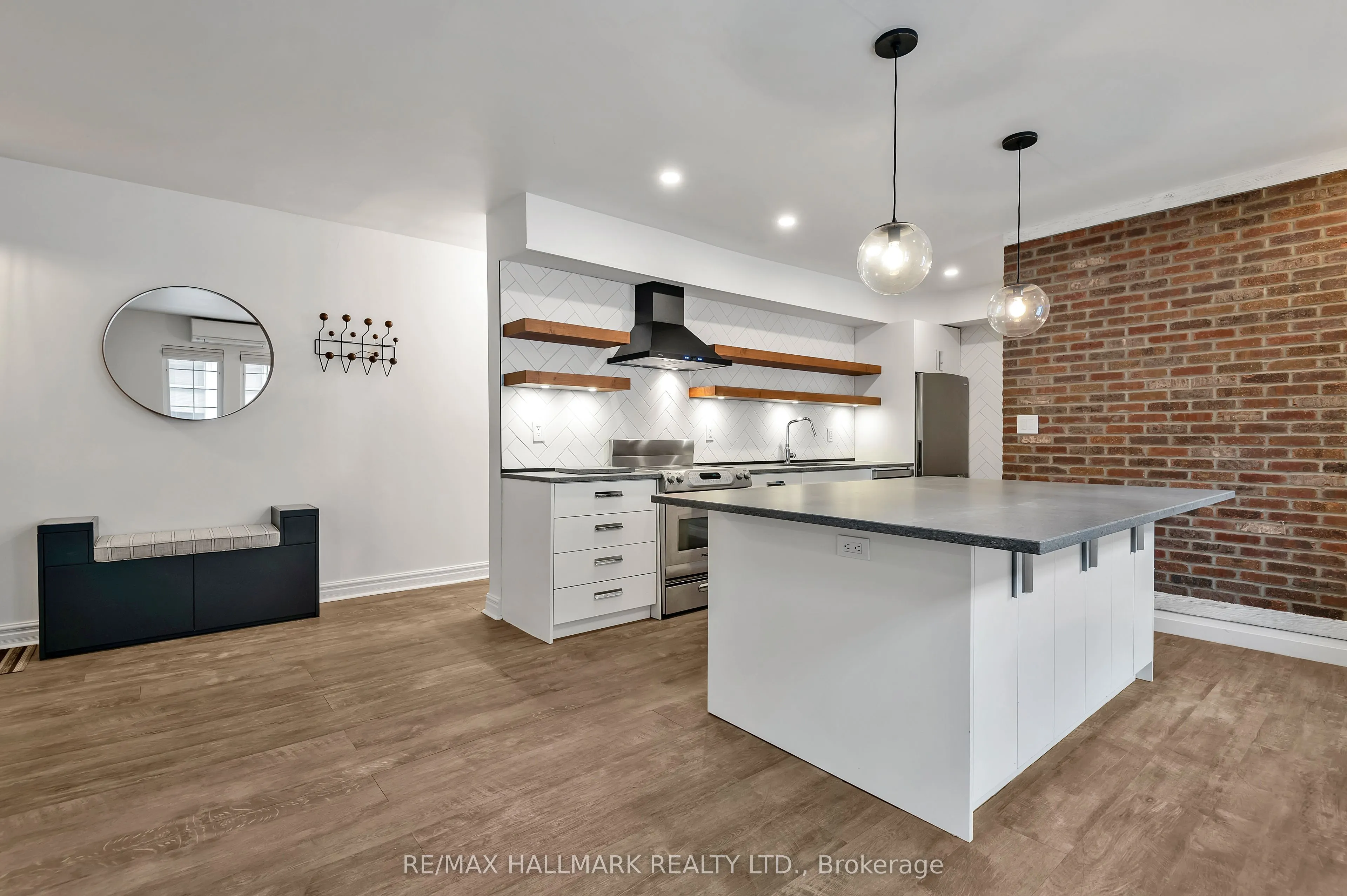 28 Wineva Avenue, #upper