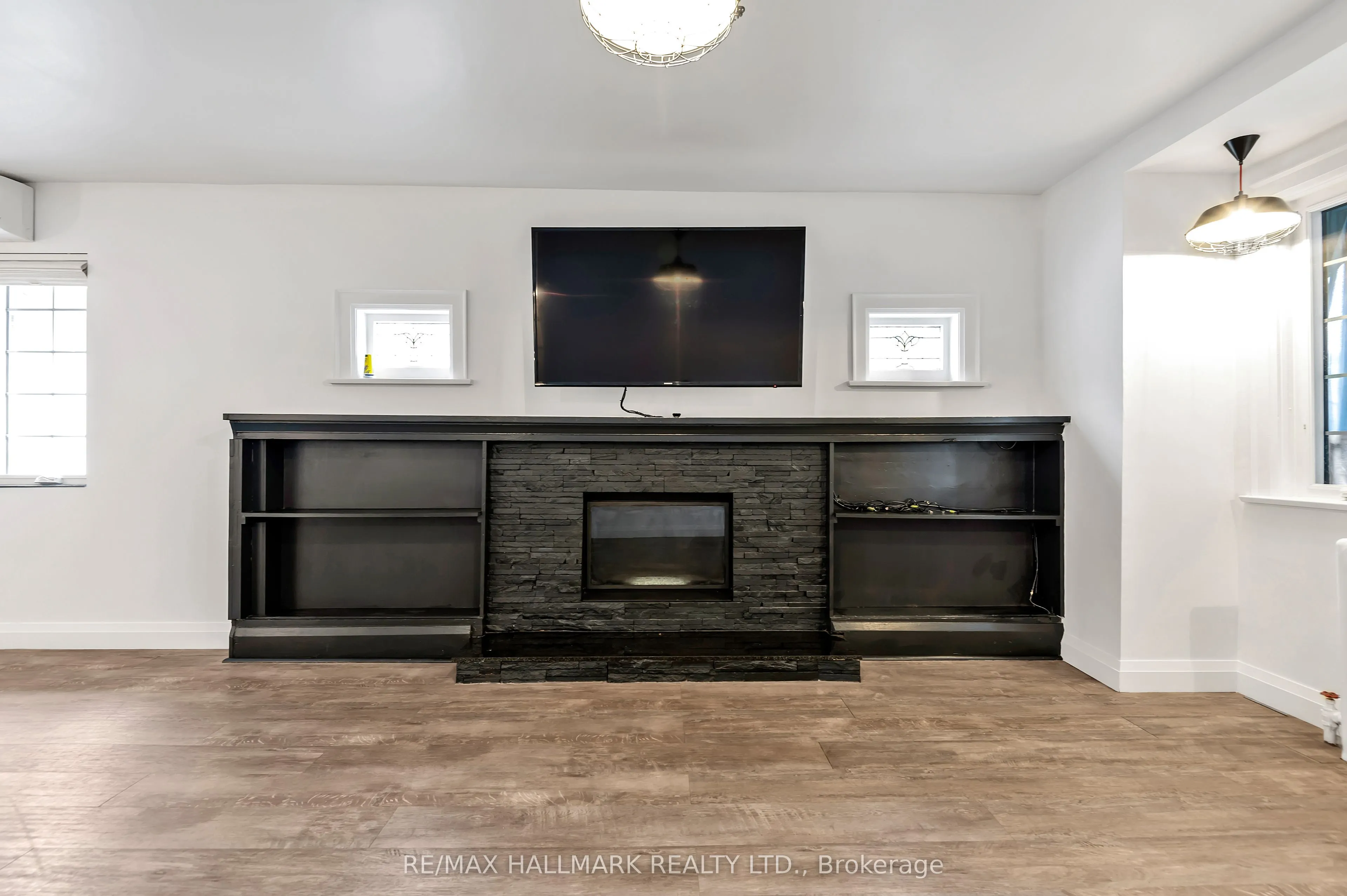 28 Wineva Avenue, #upper