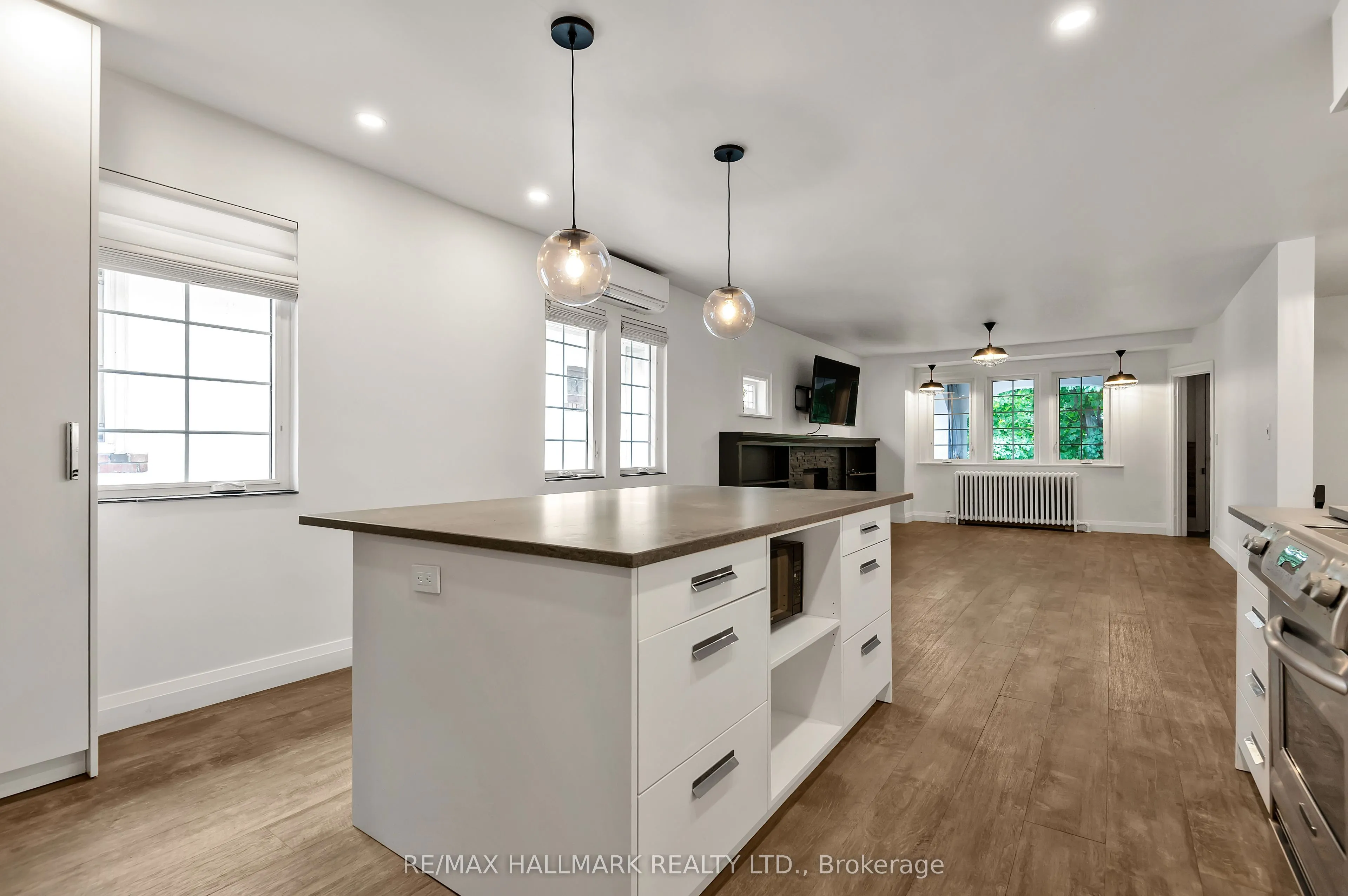 28 Wineva Avenue, #upper