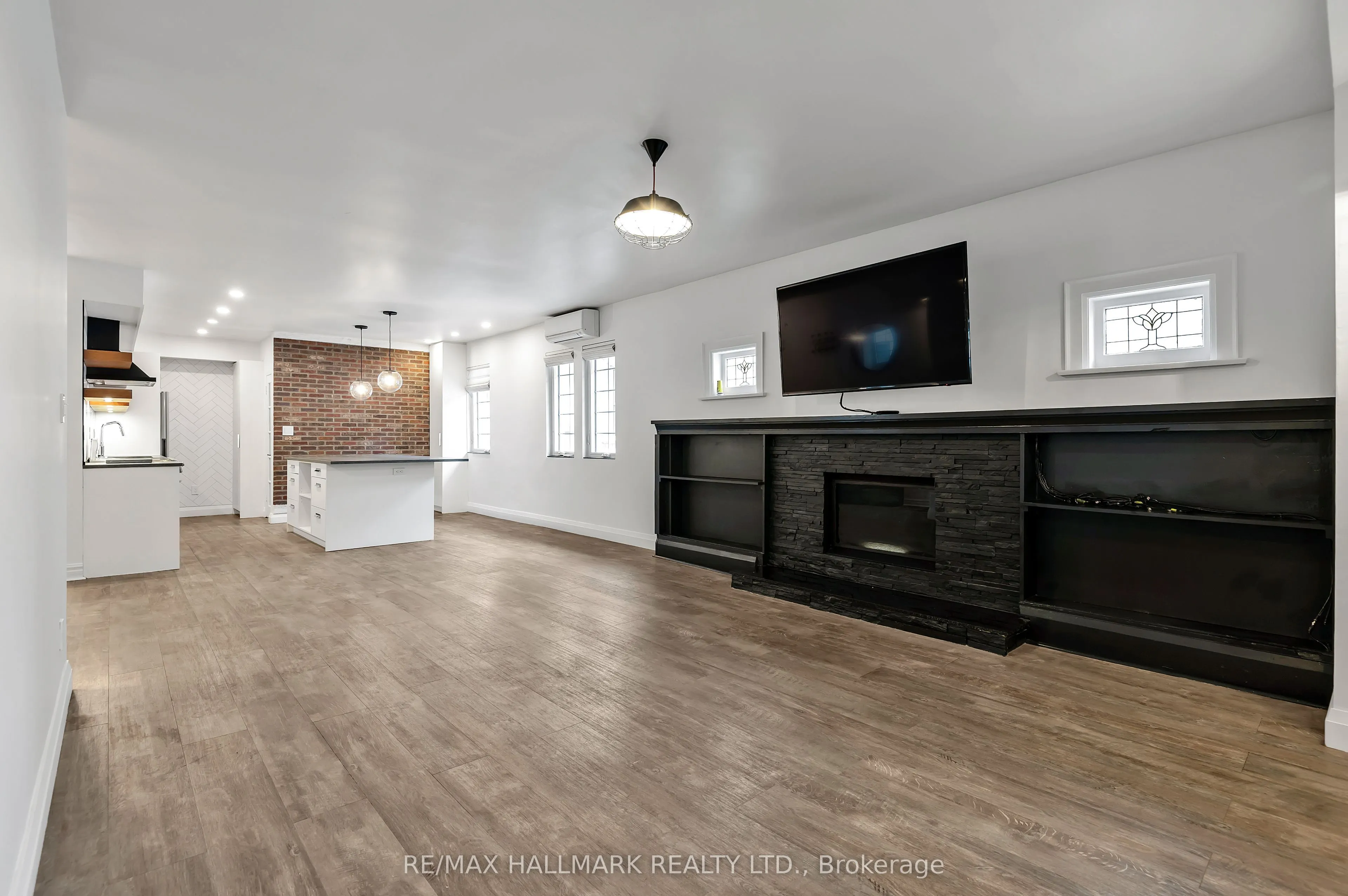 28 Wineva Avenue, #upper