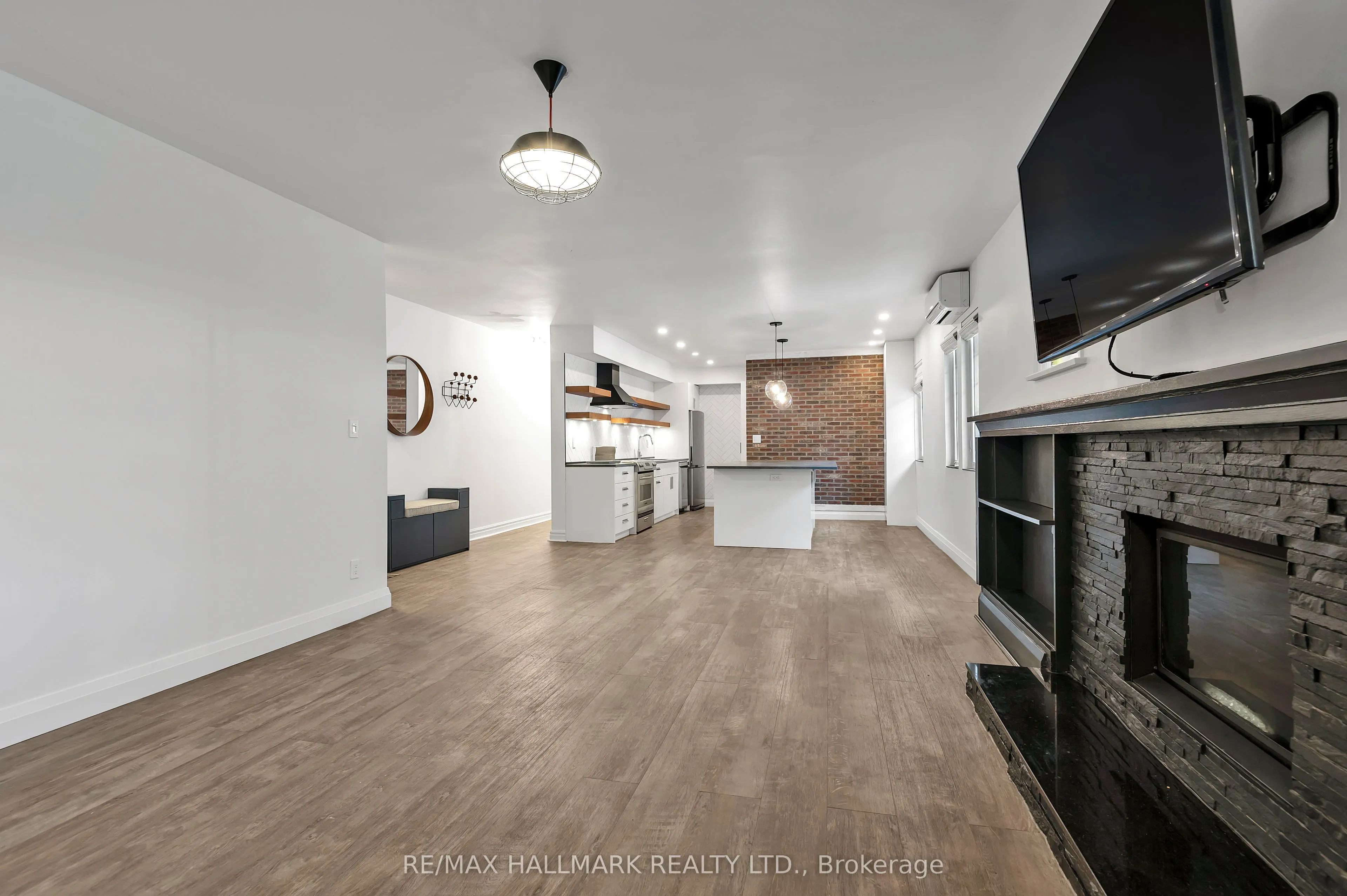 28 Wineva Avenue, #upper