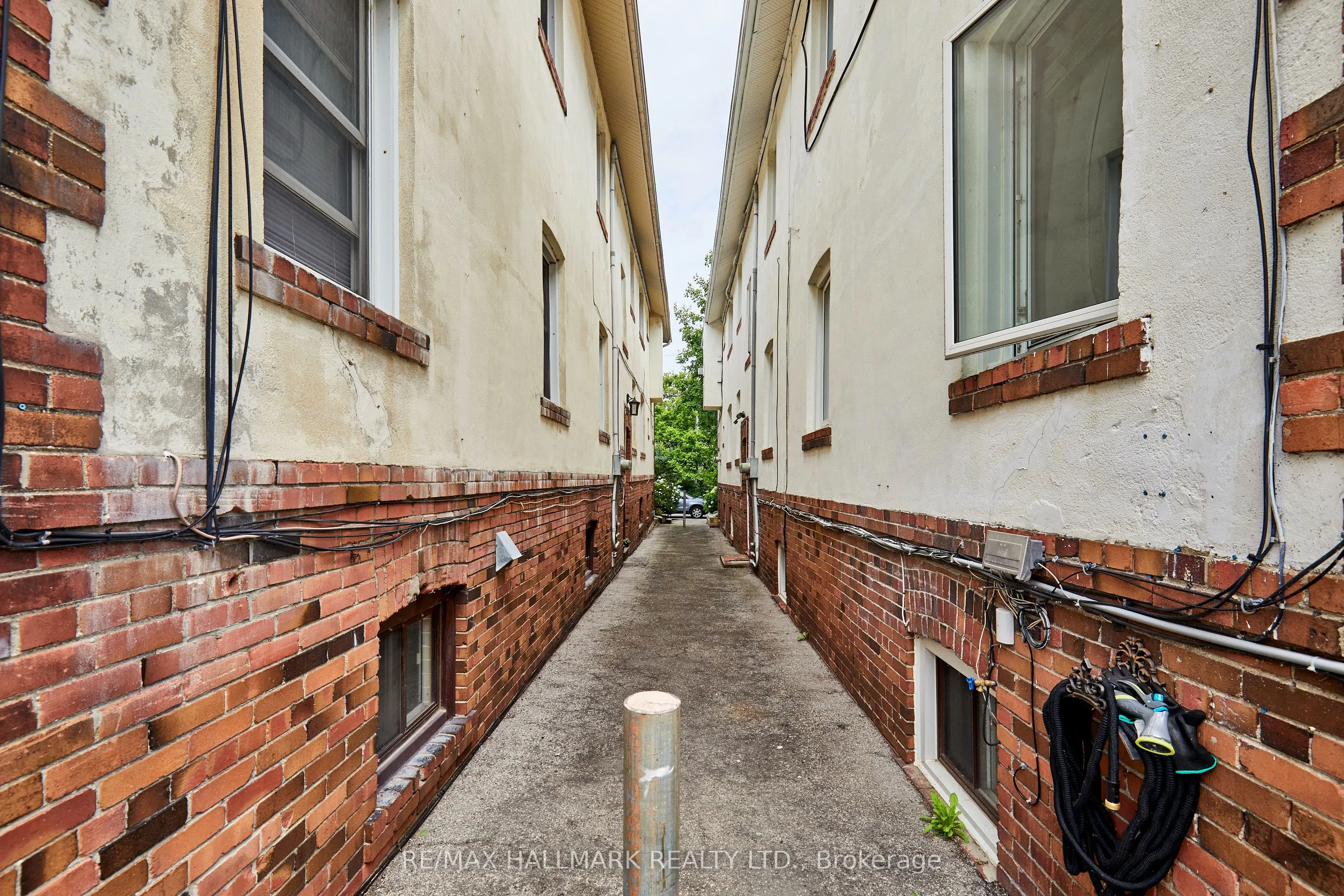 28 Wineva Avenue, #upper