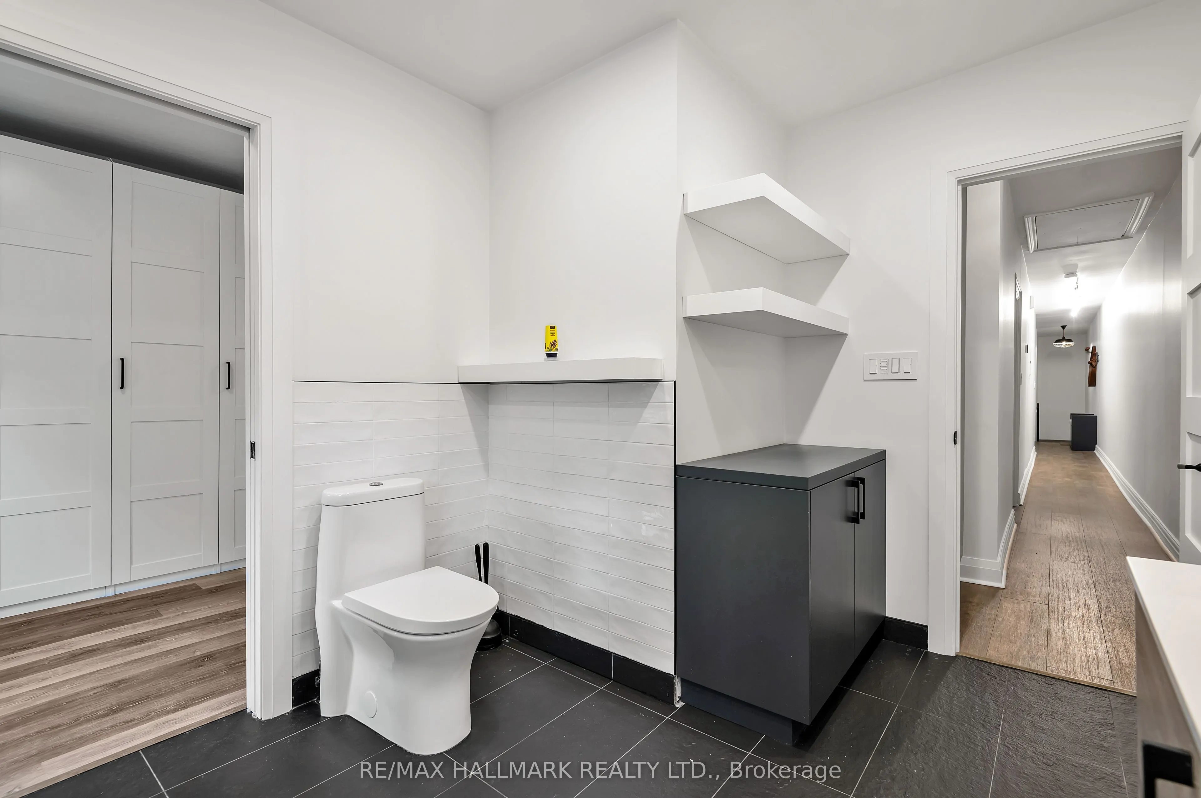 28 Wineva Avenue, #upper
