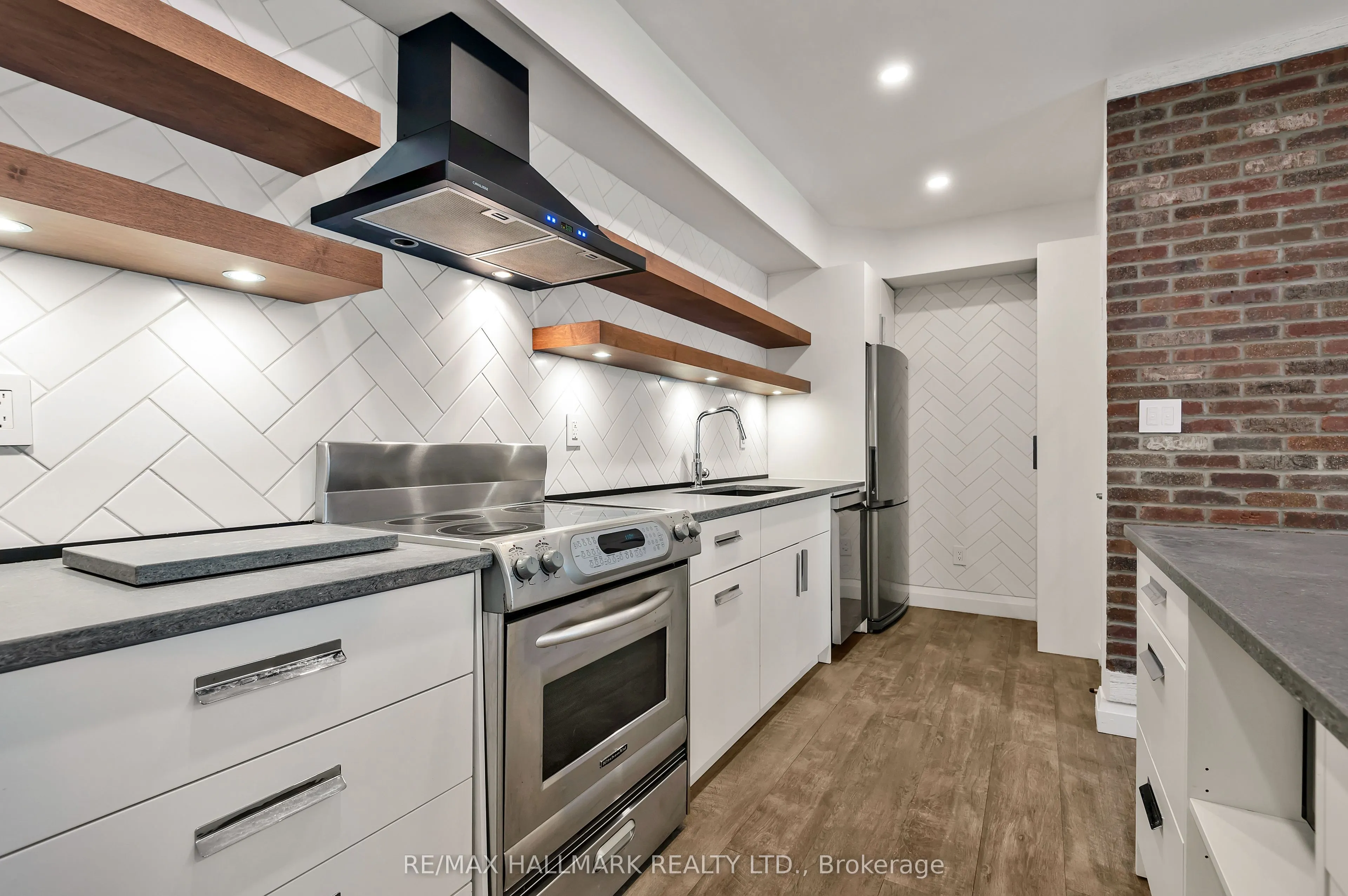 28 Wineva Avenue, #upper