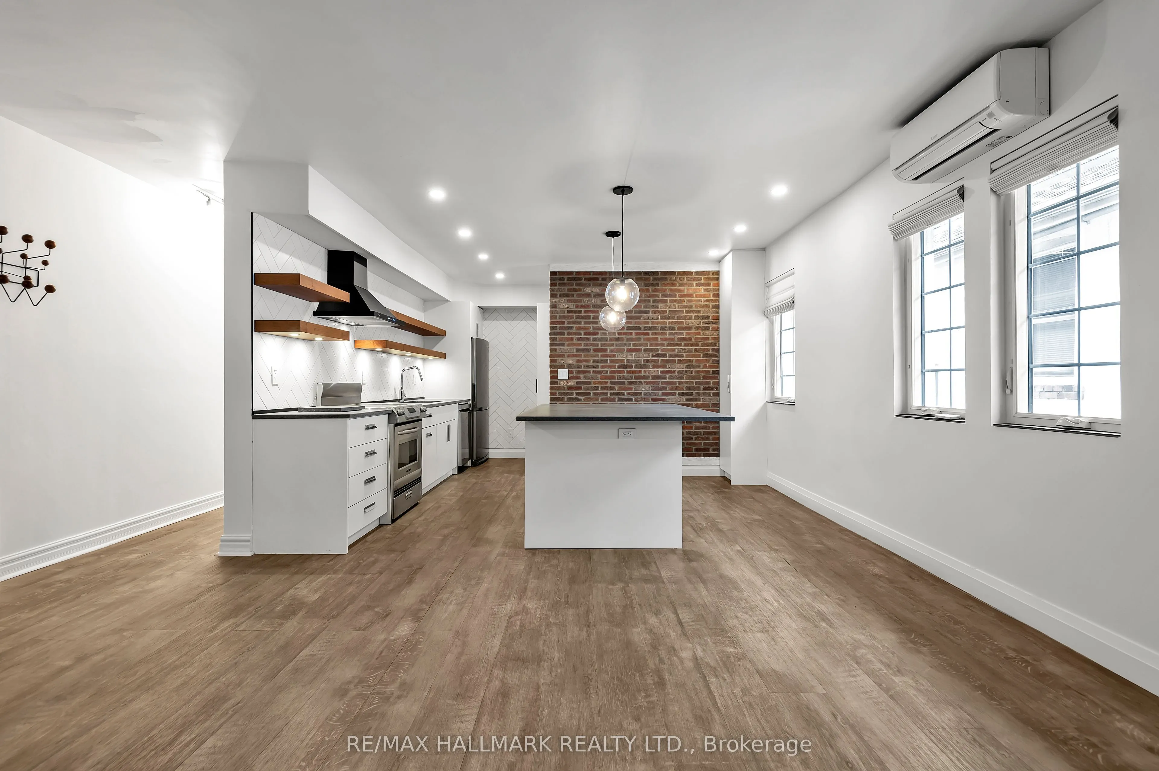 28 Wineva Avenue, #upper