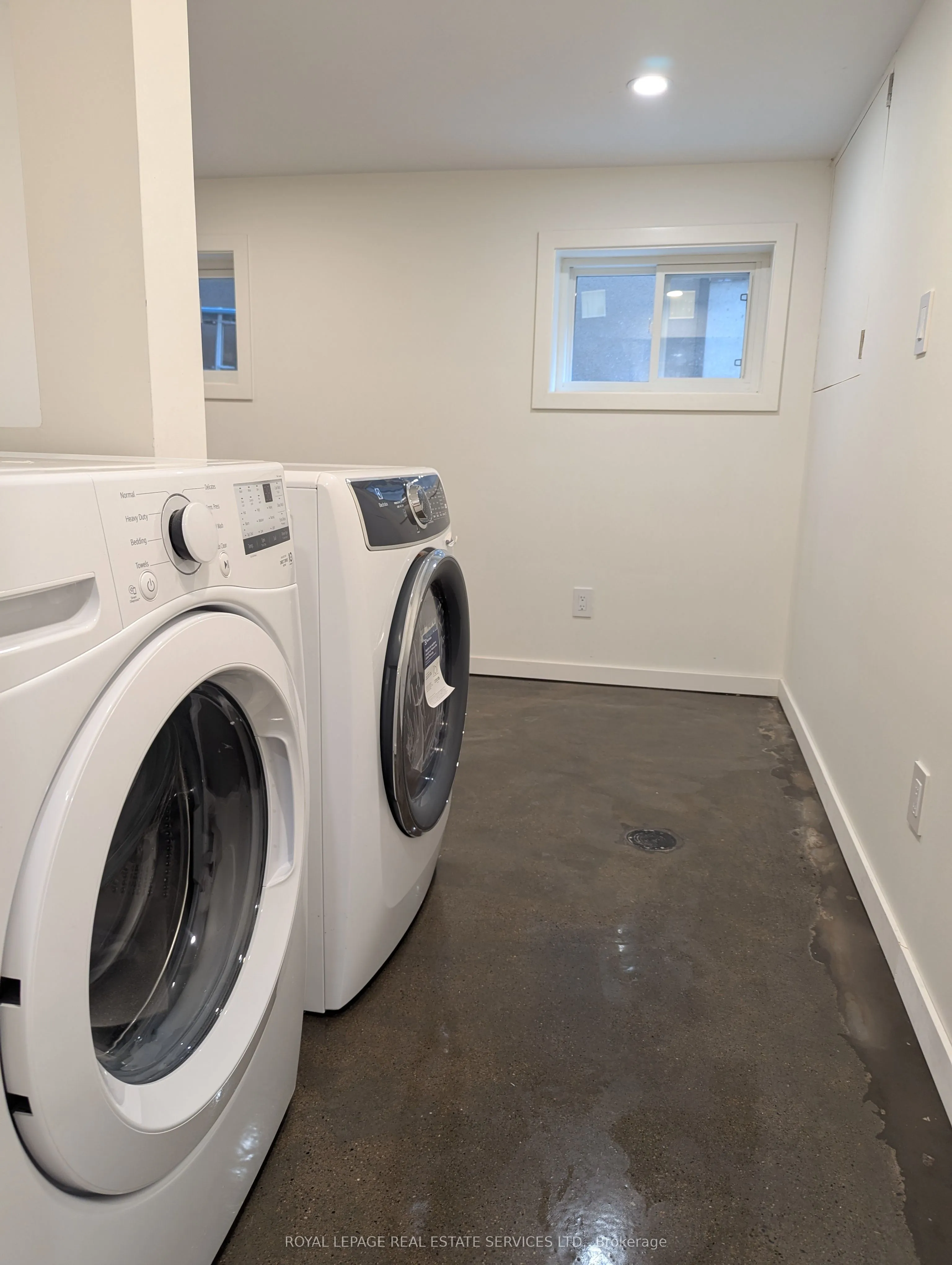 264A Hastings Avenue, #Main