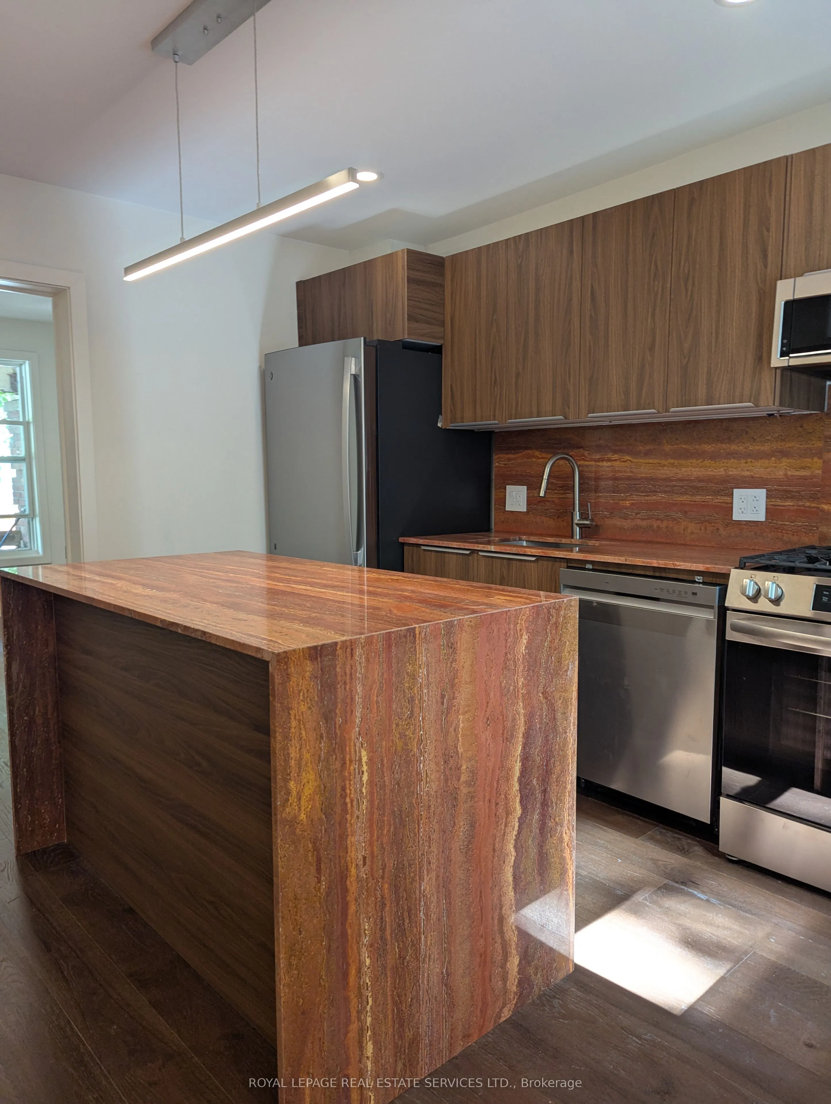 264A Hastings Avenue, #Main