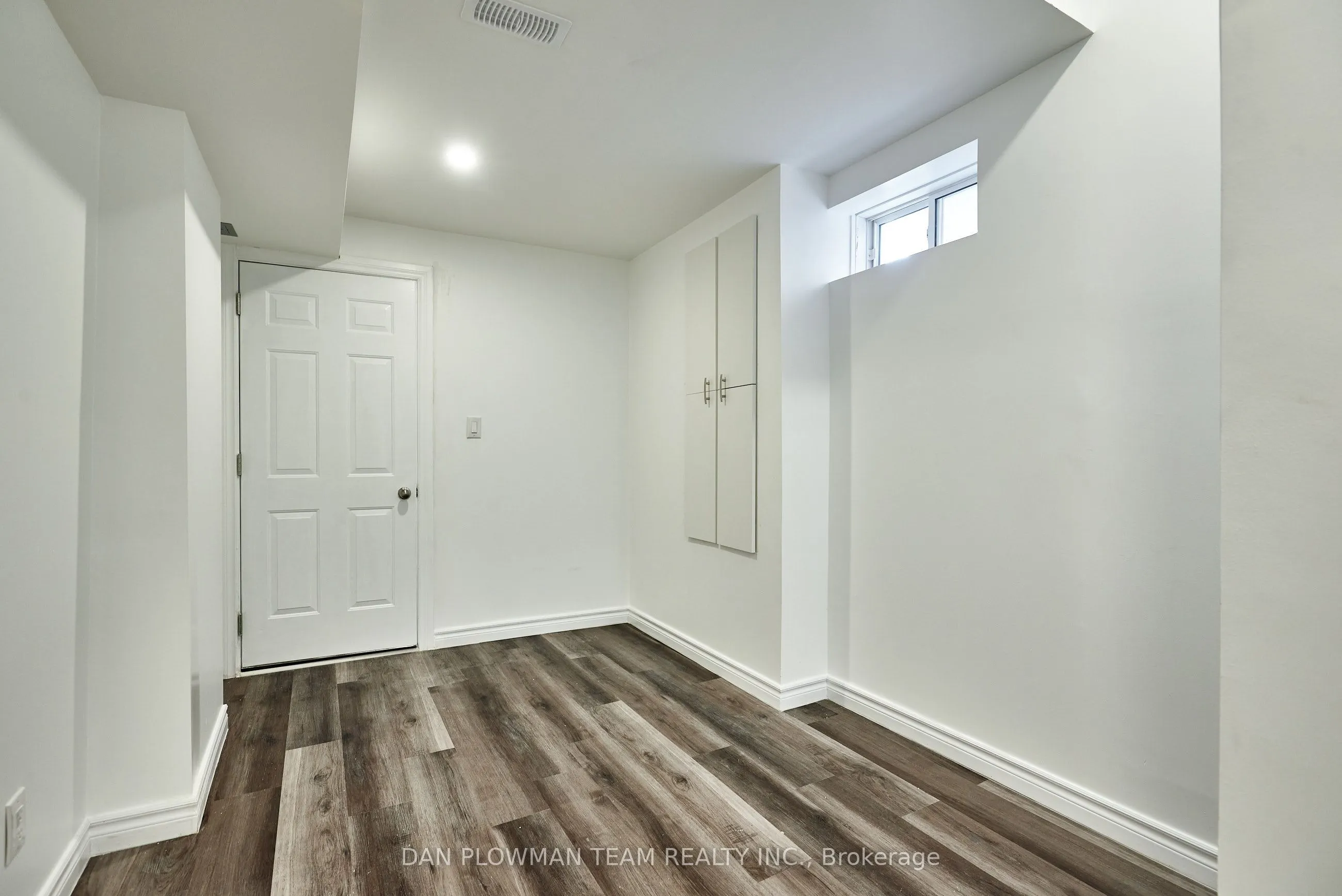 10 St. Ives Crescent, #Basement
