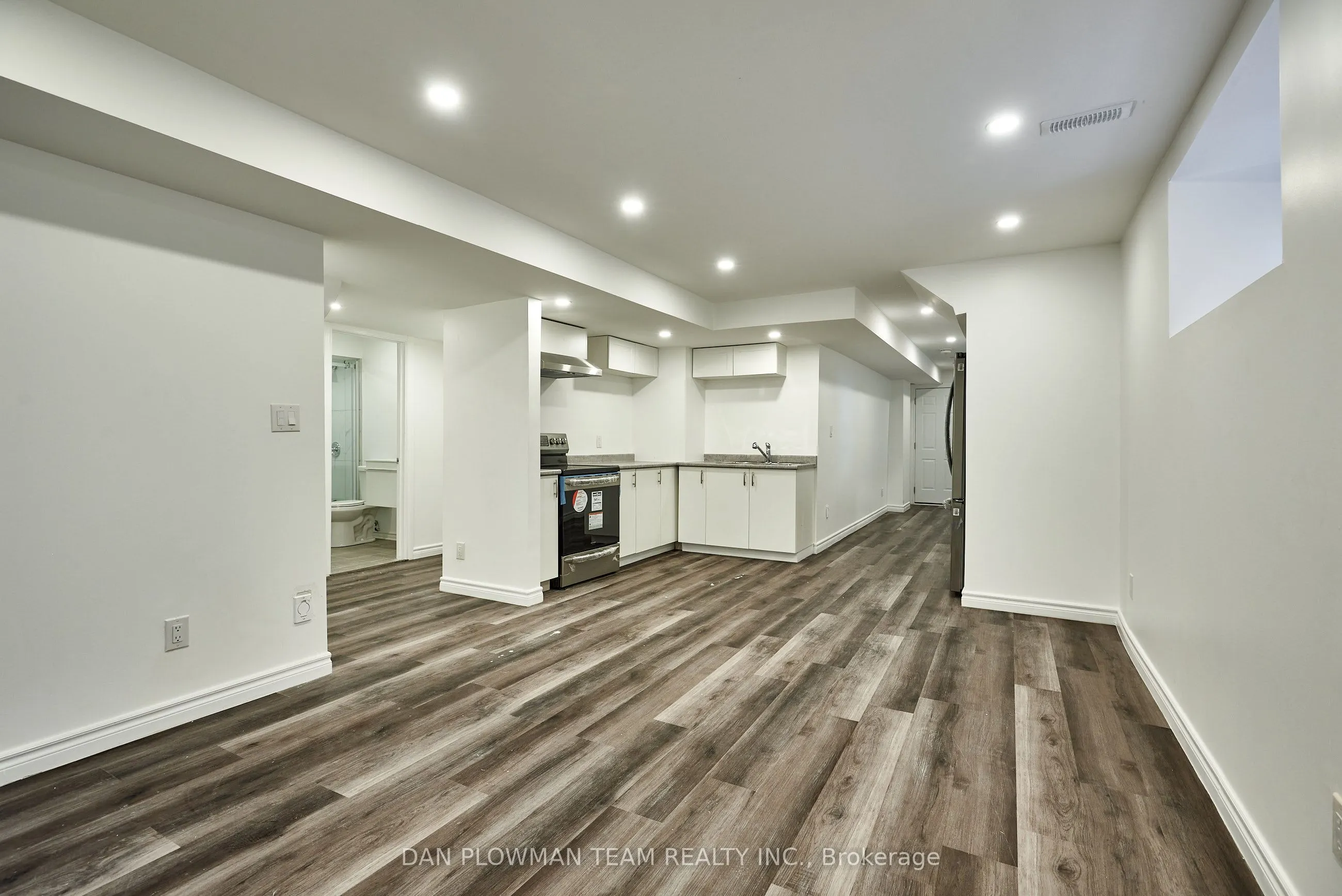 10 St. Ives Crescent, #Basement