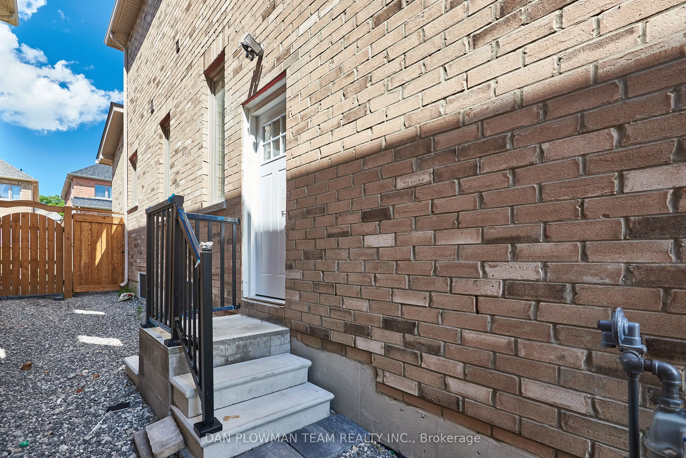 10 St. Ives Crescent, #Basement