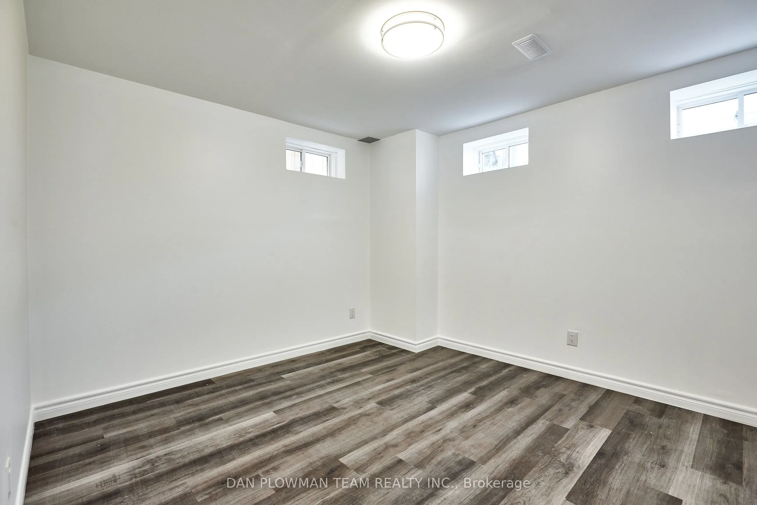 10 St. Ives Crescent, #Basement