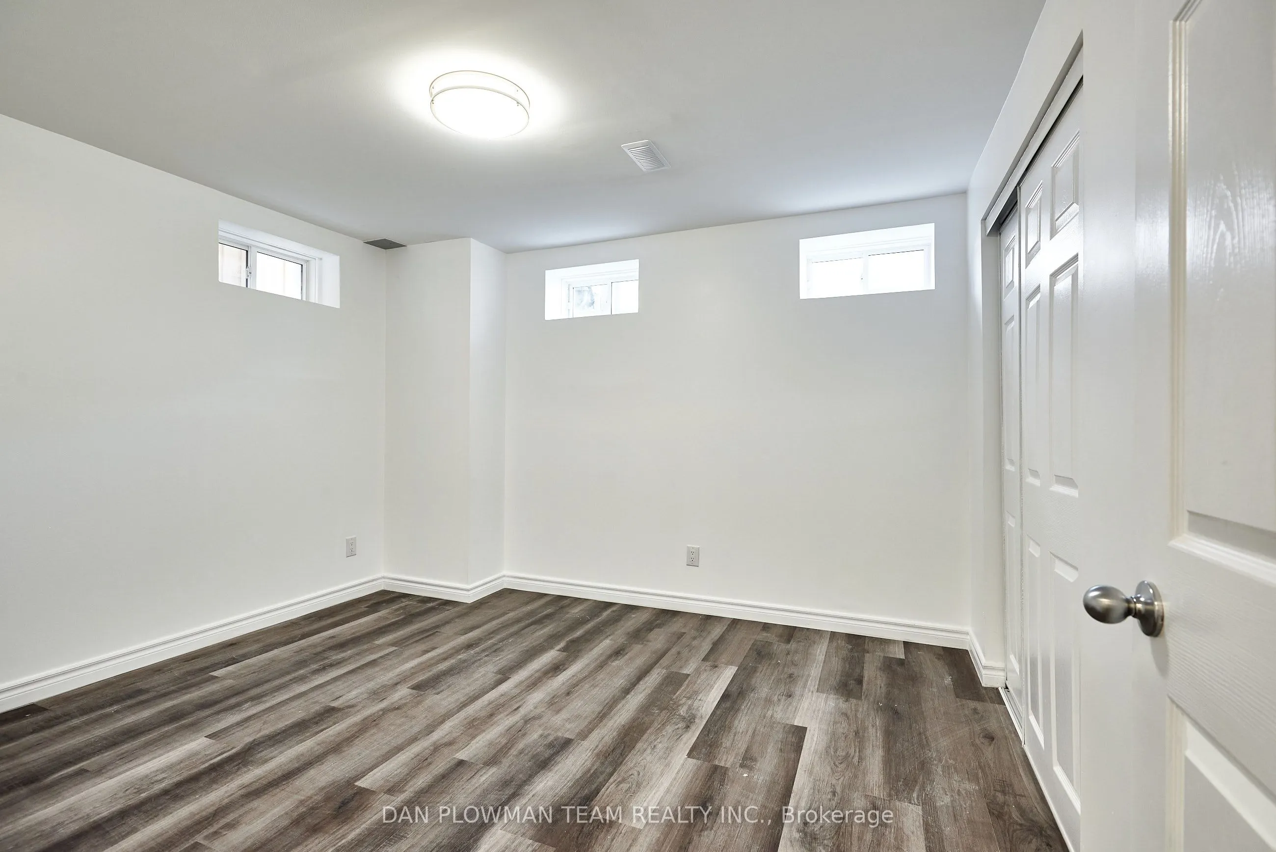 10 St. Ives Crescent, #Basement