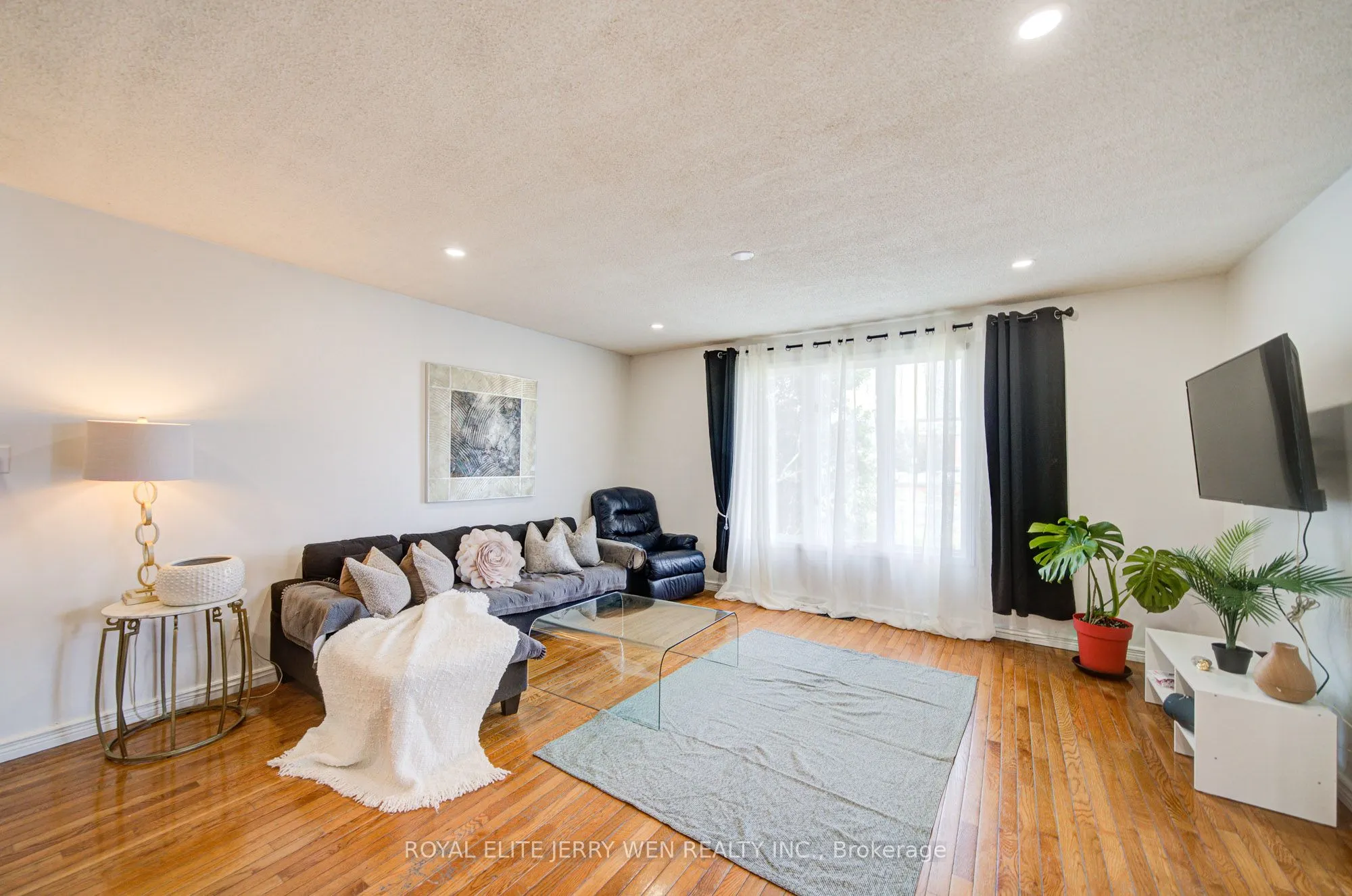 1402 Wilson Road N