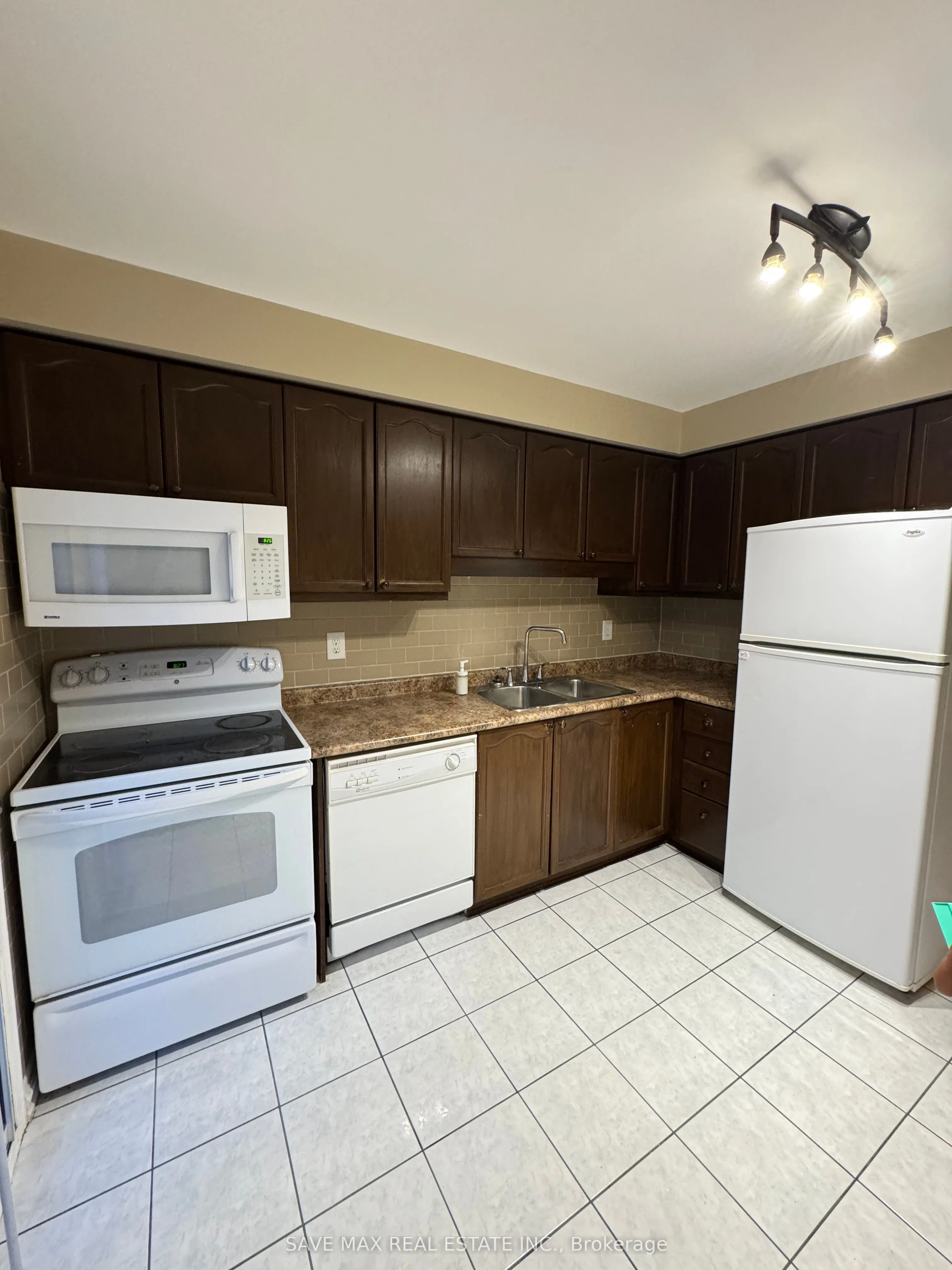 29 Fernbank Place, #Main