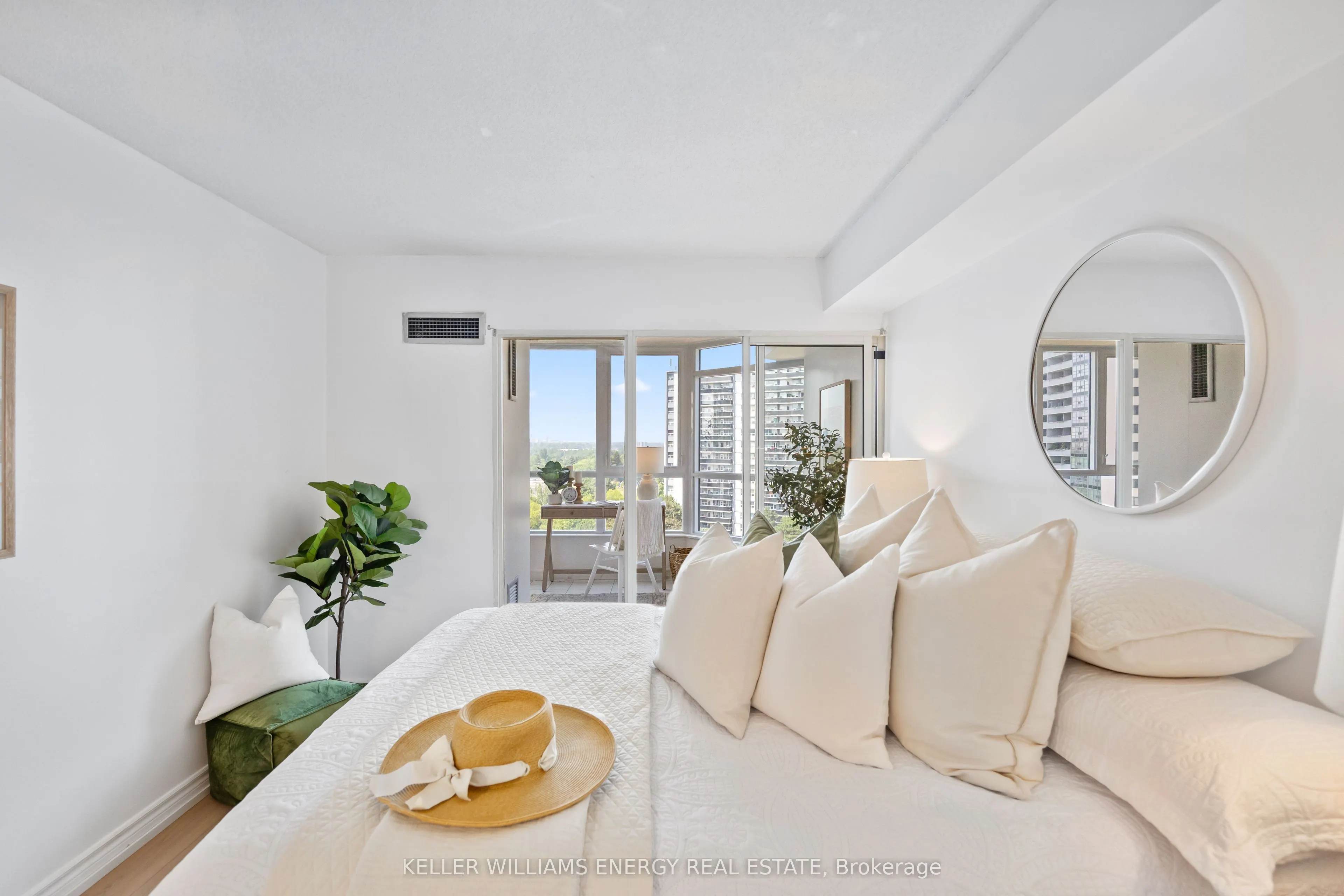 3231 Eglinton Avenue E, #1107