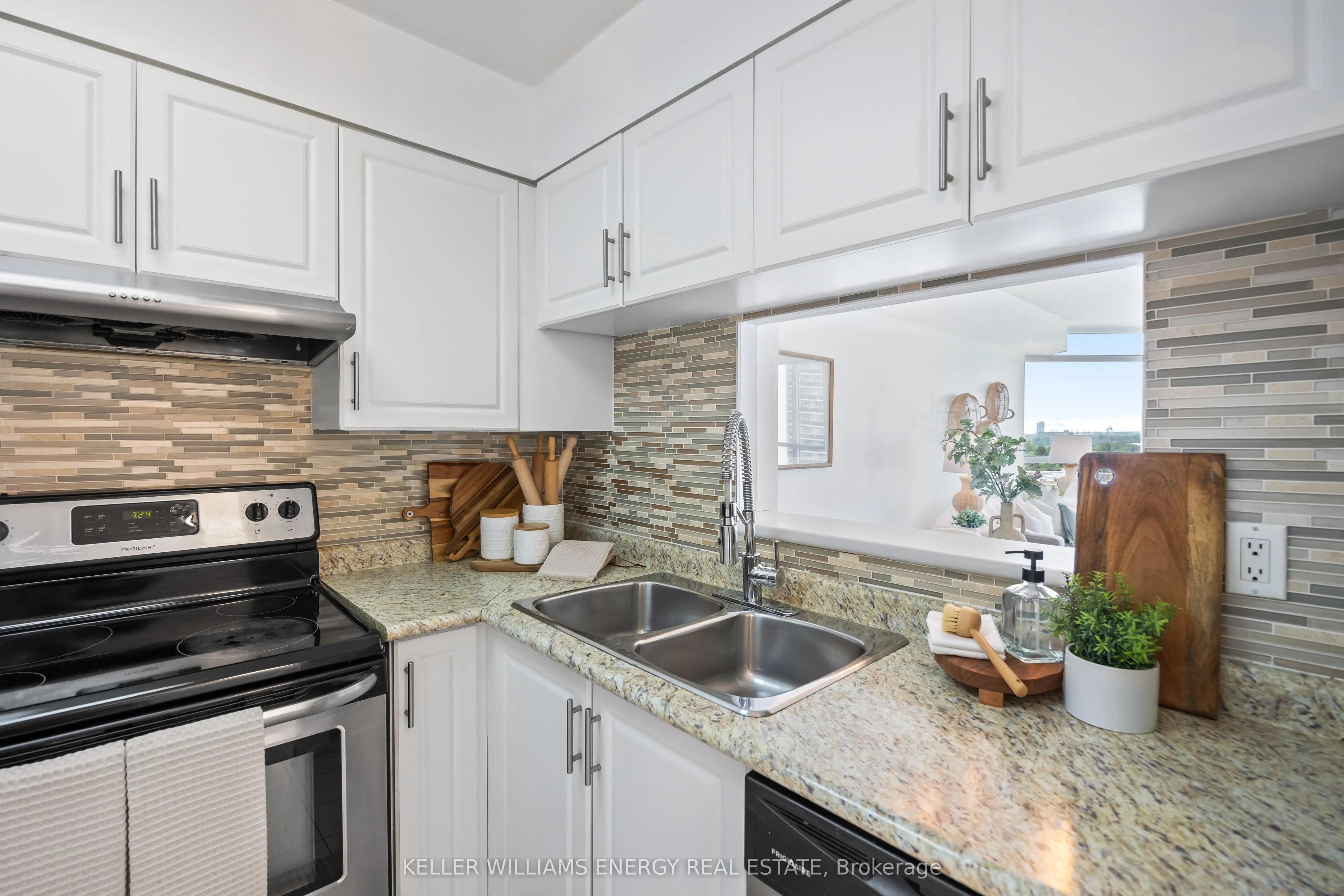3231 Eglinton Avenue E, #1107