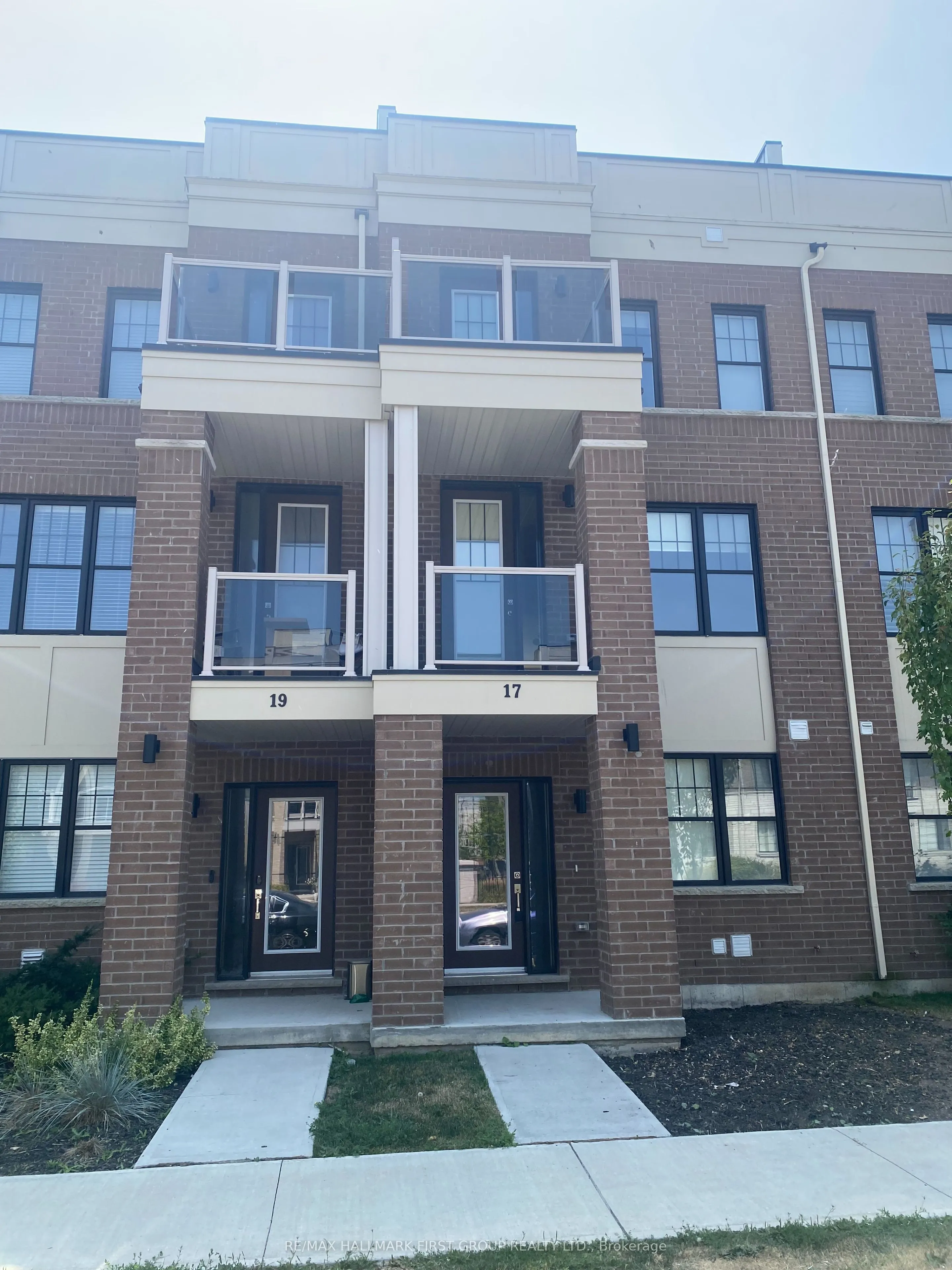 17 Clarington Boulevard, #17