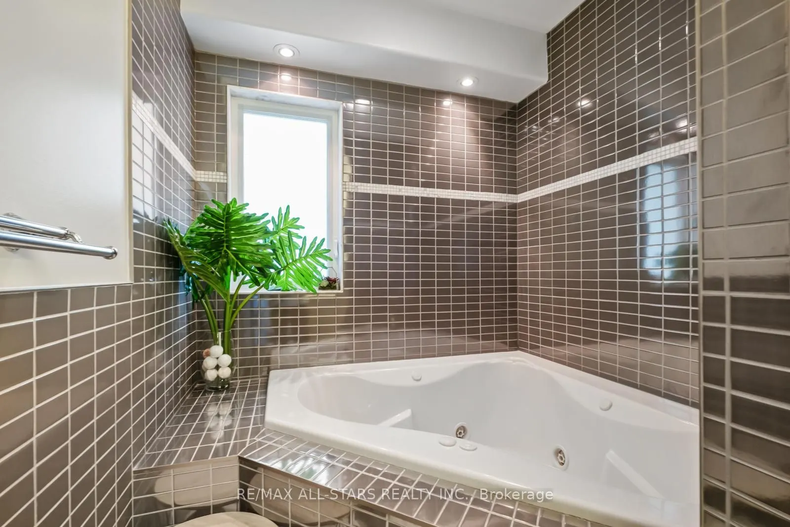 12 Glen Davis Crescent