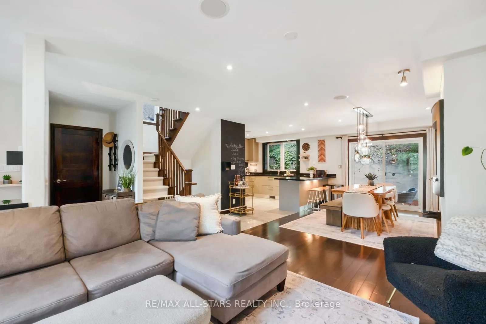 12 Glen Davis Crescent