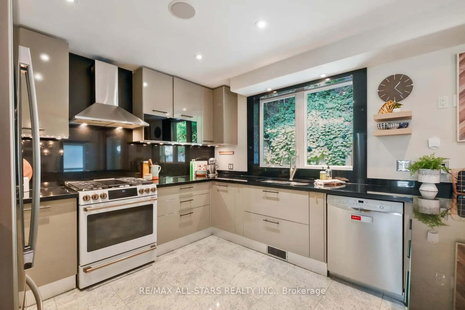 12 Glen Davis Crescent