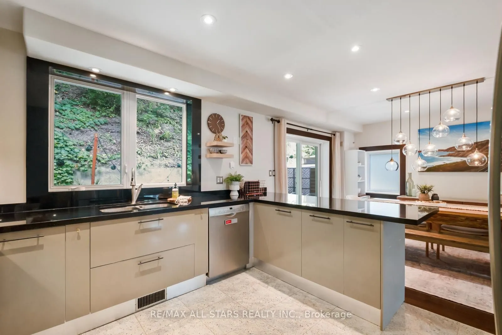 12 Glen Davis Crescent