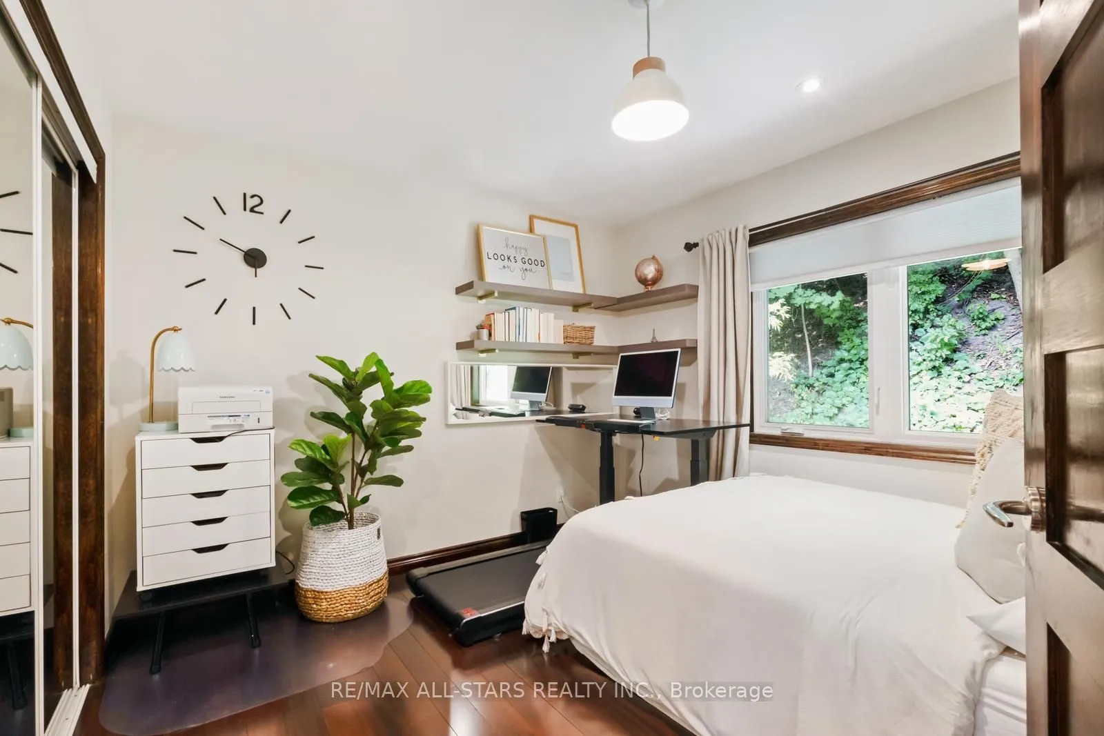 12 Glen Davis Crescent