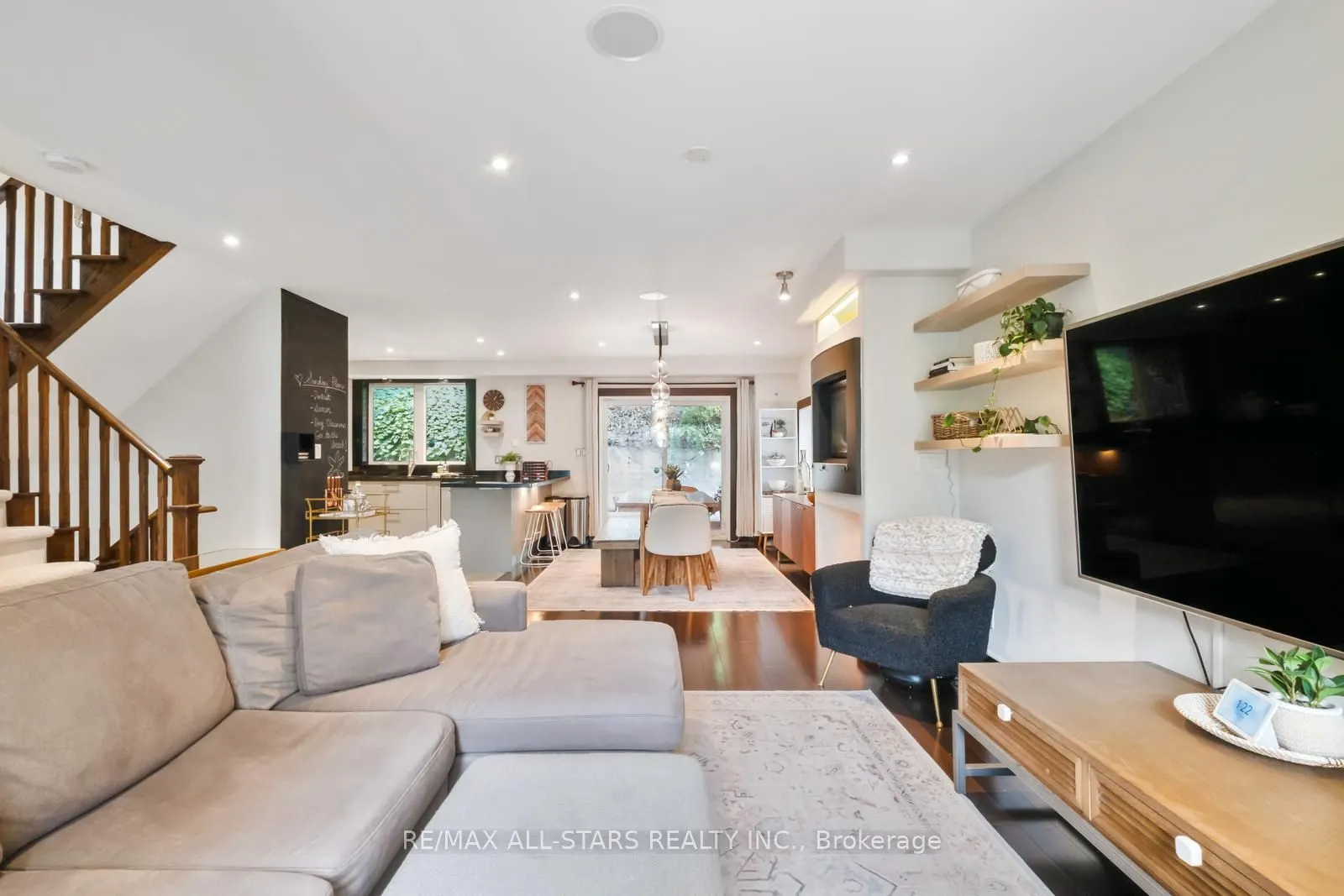 12 Glen Davis Crescent