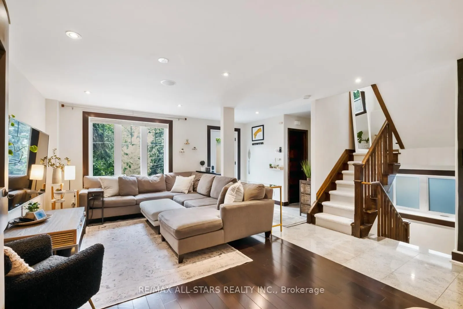 12 Glen Davis Crescent