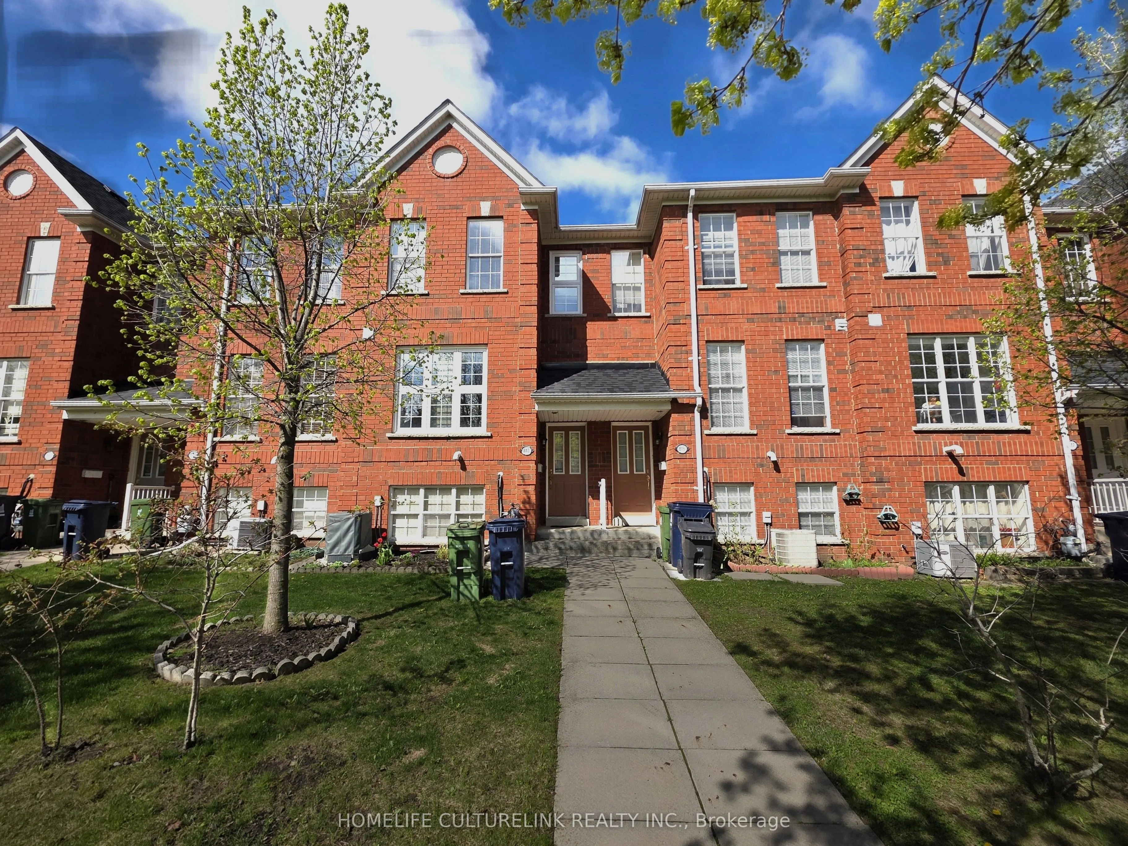 813 Sandhurst Circle, #15