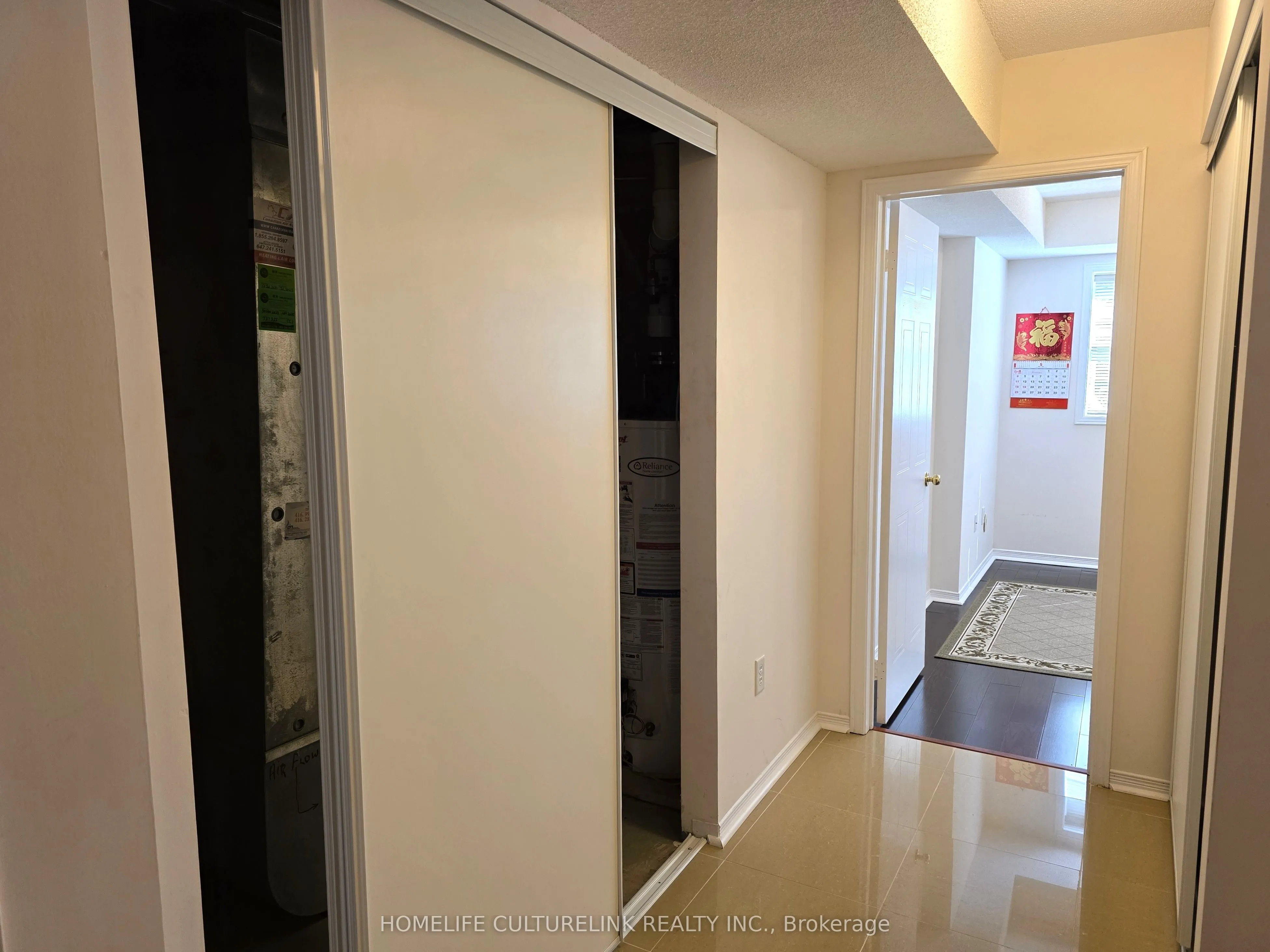 813 Sandhurst Circle, #15